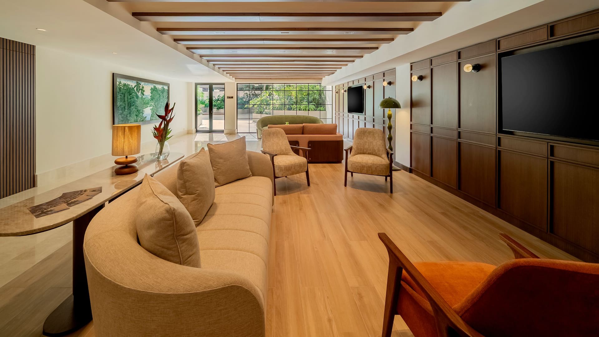 Hyatt Regency Panama City Broacast Lounge Lateral View