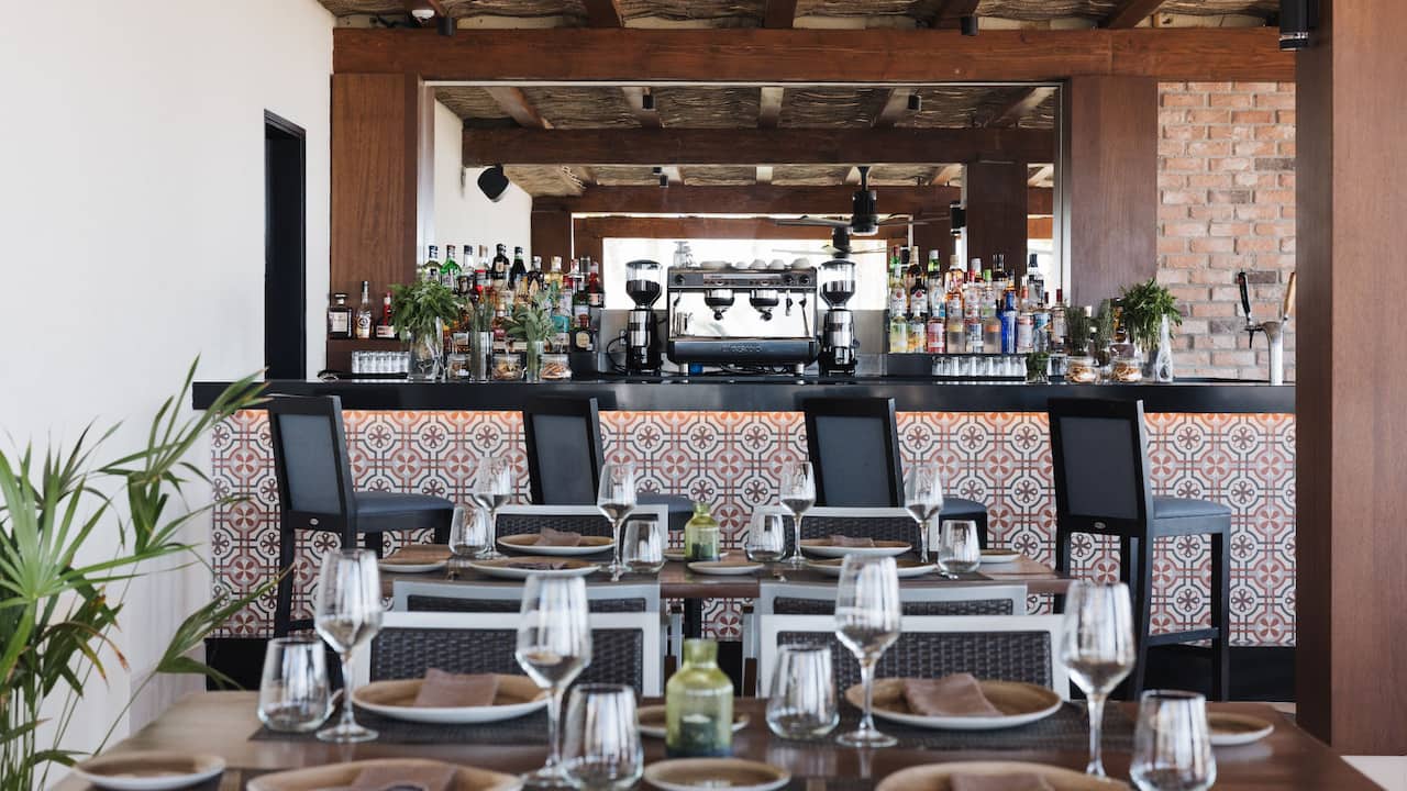 Farina E Olio Restaurant