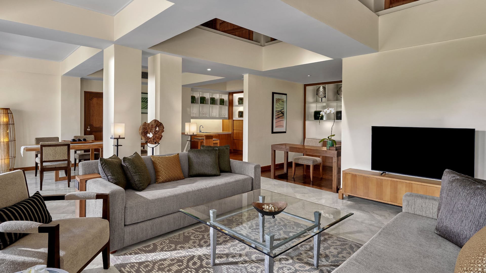 3 de 6 Grand Hyatt Bali Villa Belibis Living Room Area