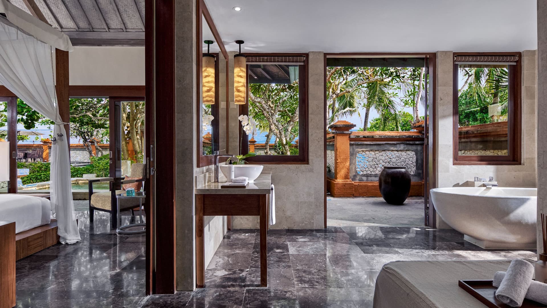 4 de 6 Grand Hyatt Bali Villa Beratan Main Bathroom