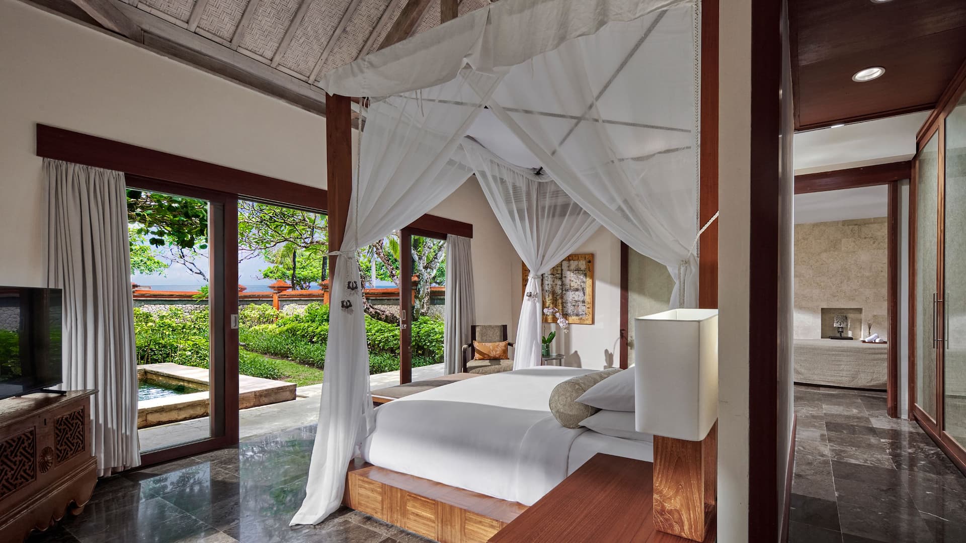 3 de 6 Grand Hyatt Bali Villa Beratan Main Bedroom