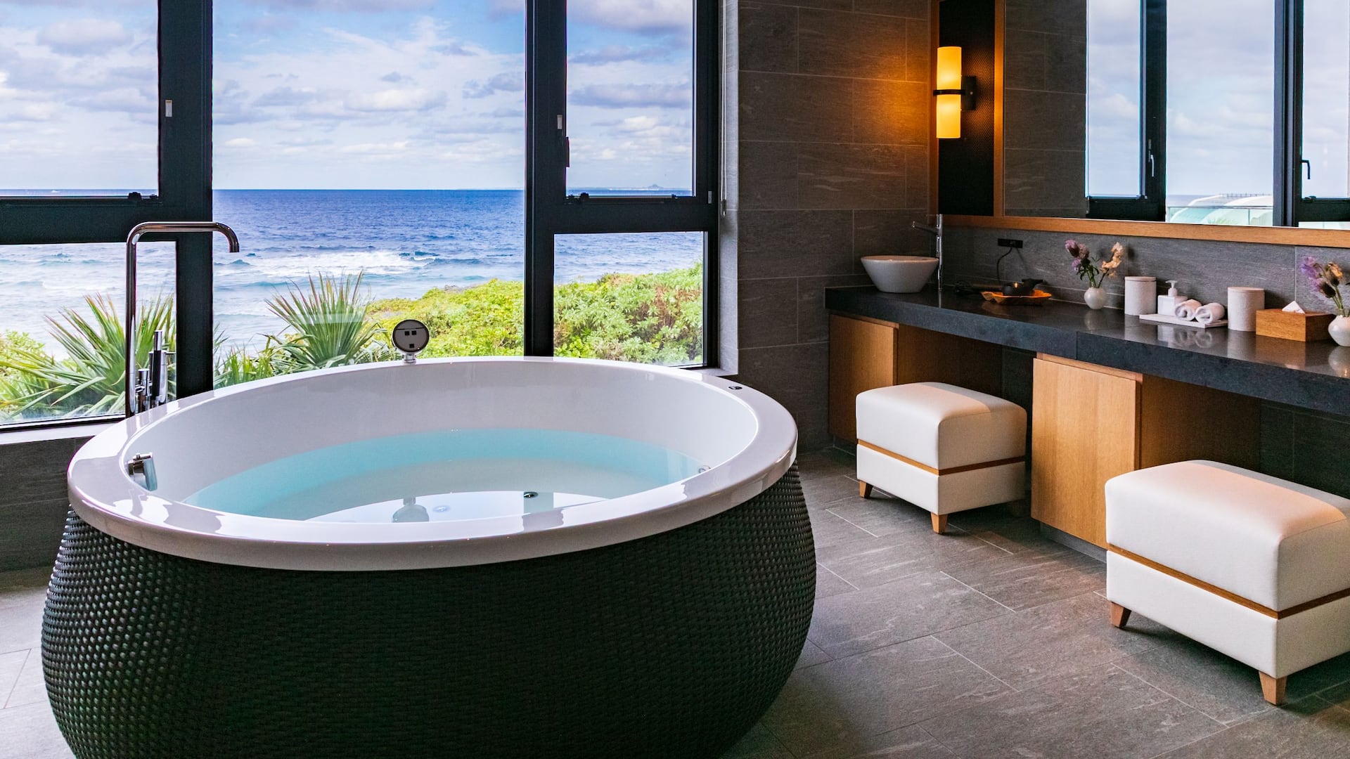 Hyatt Regency Seragaki Island, Okinawa Spa Hot Tub