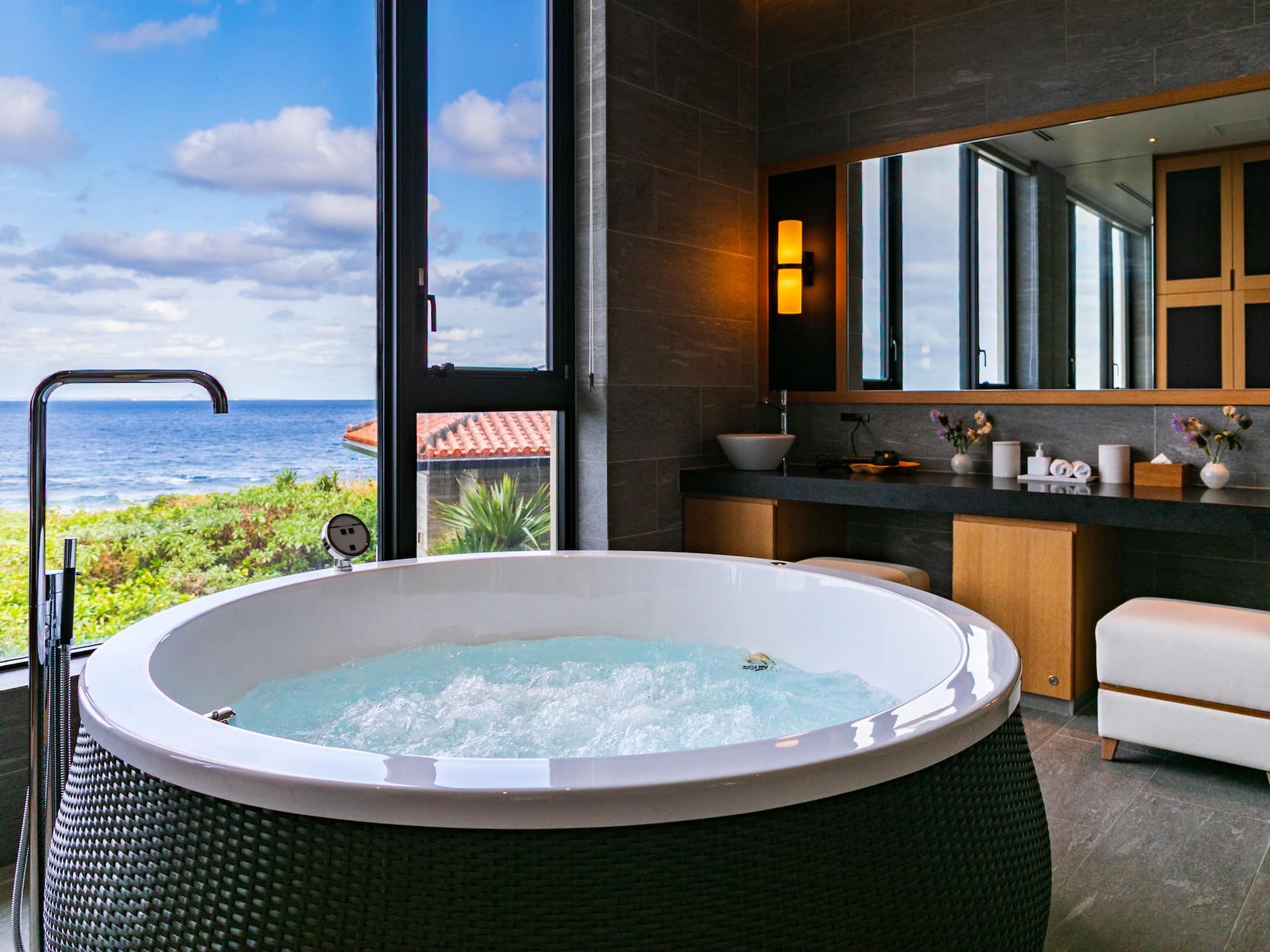 Hyatt Regency Seragaki Island, Okinawa Spa Suite Hot Tub