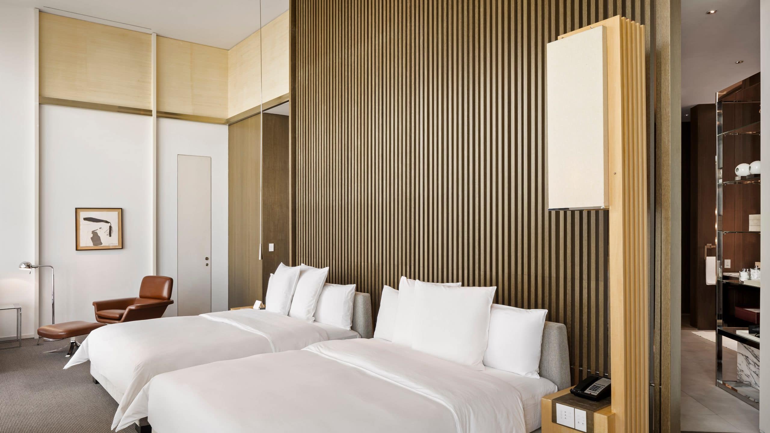 2 из 3 Park Hyatt Shanghai Diplomate Suite Bedroom Two