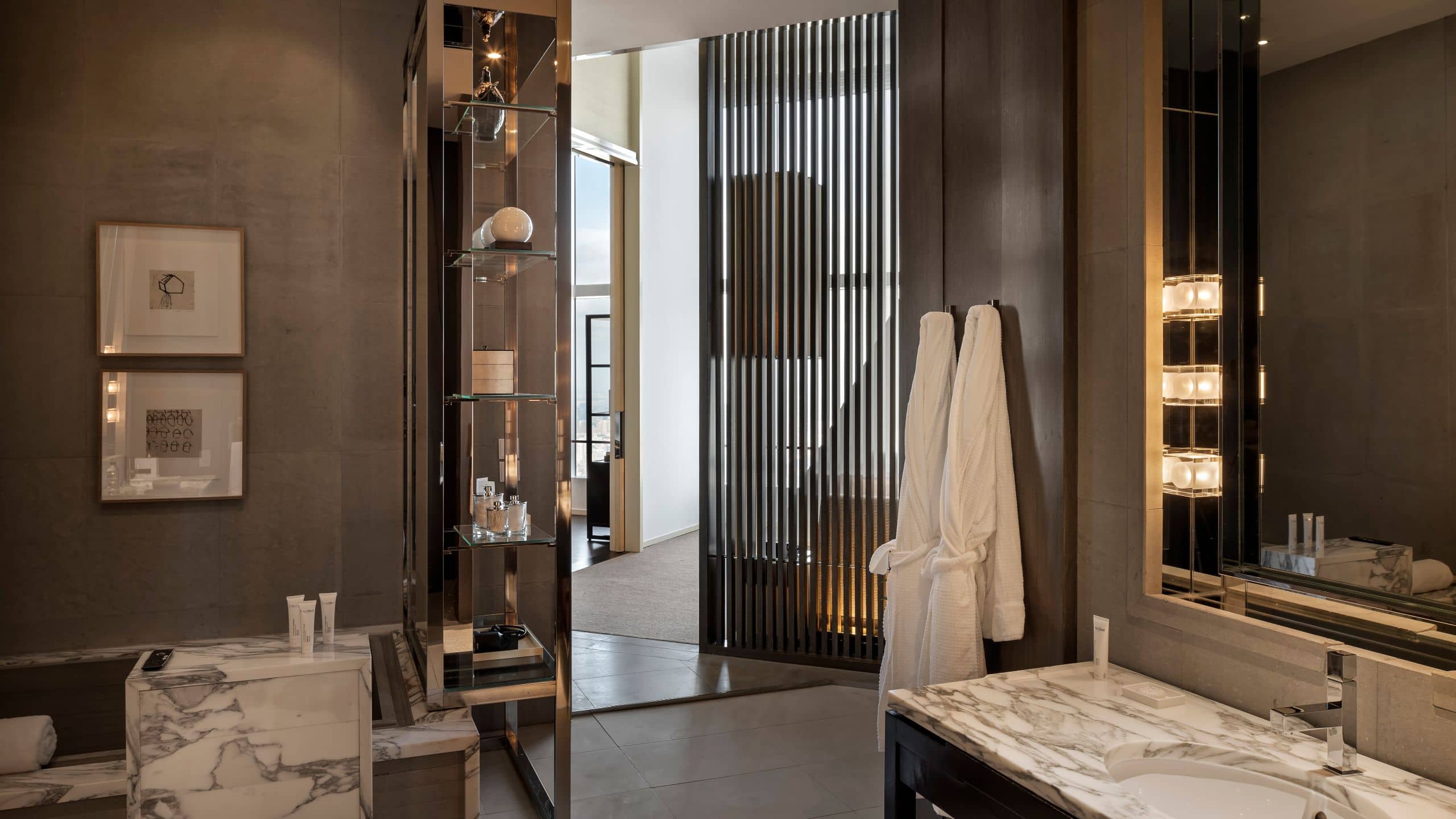 第 5，共 7 Park Hyatt Shanghai Diplomate Suite Washroom