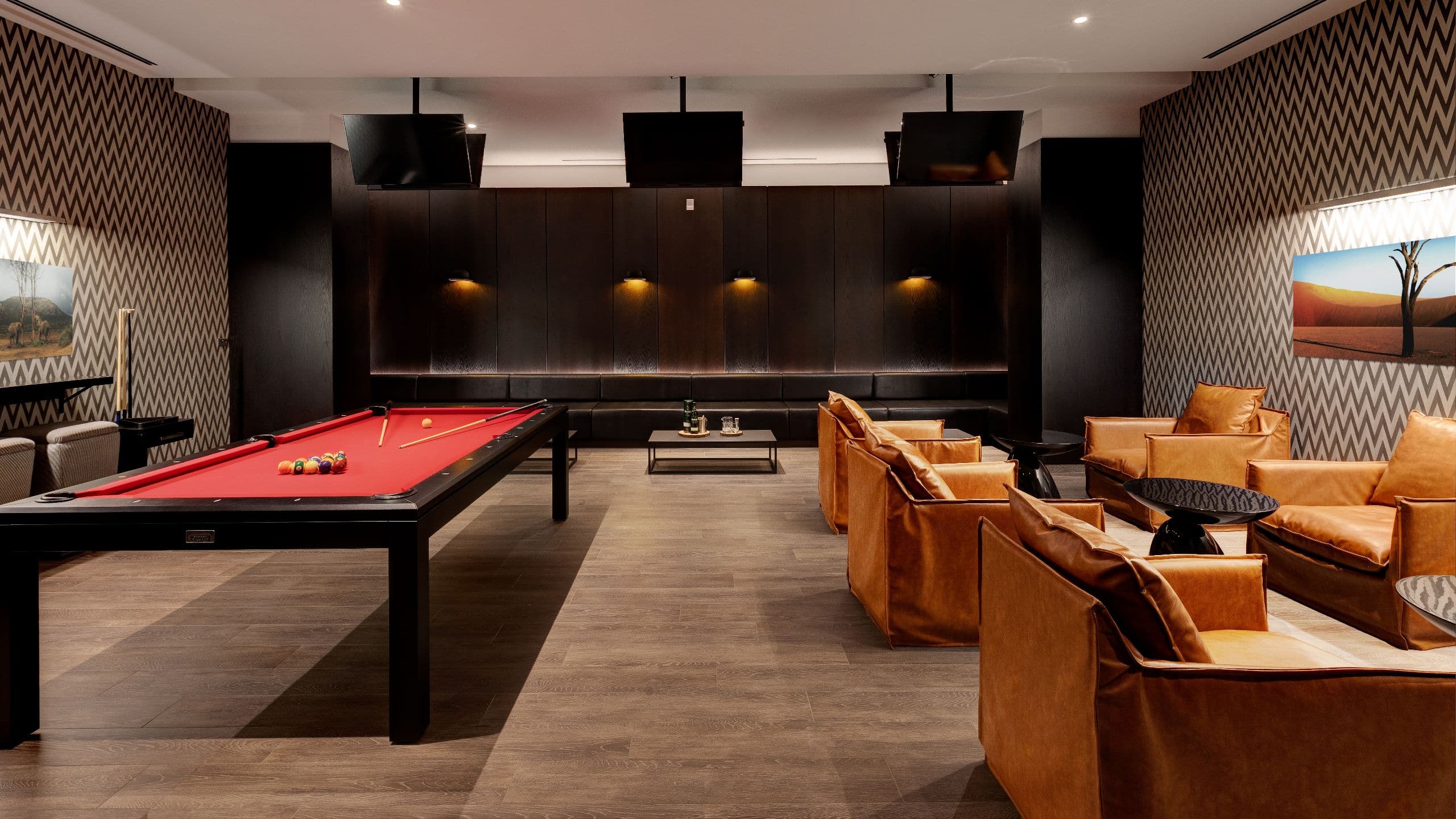 Hotel X Toronto Bow Tie Room With Art