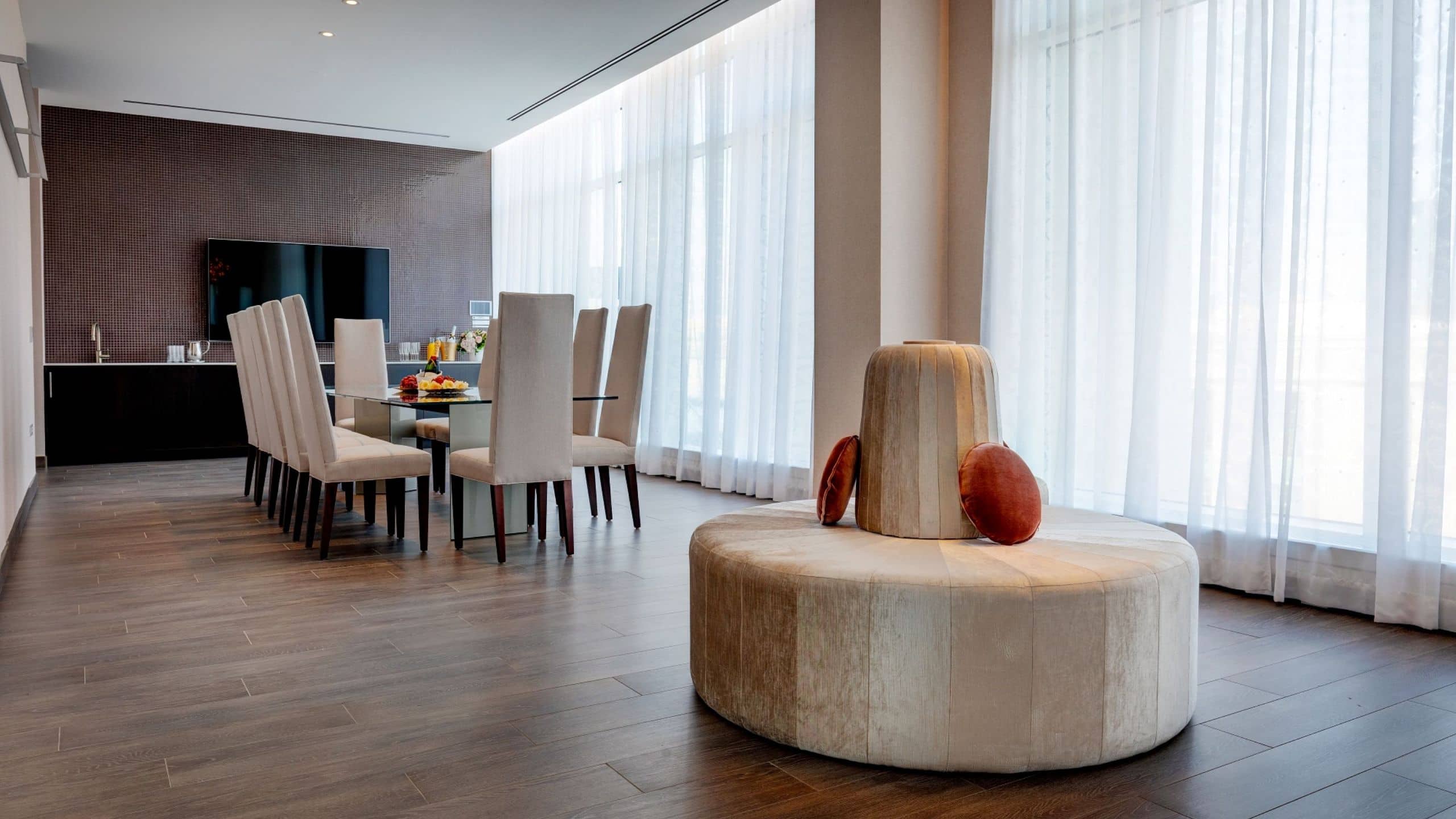 Hotel X Toronto Pearl Room Front Area