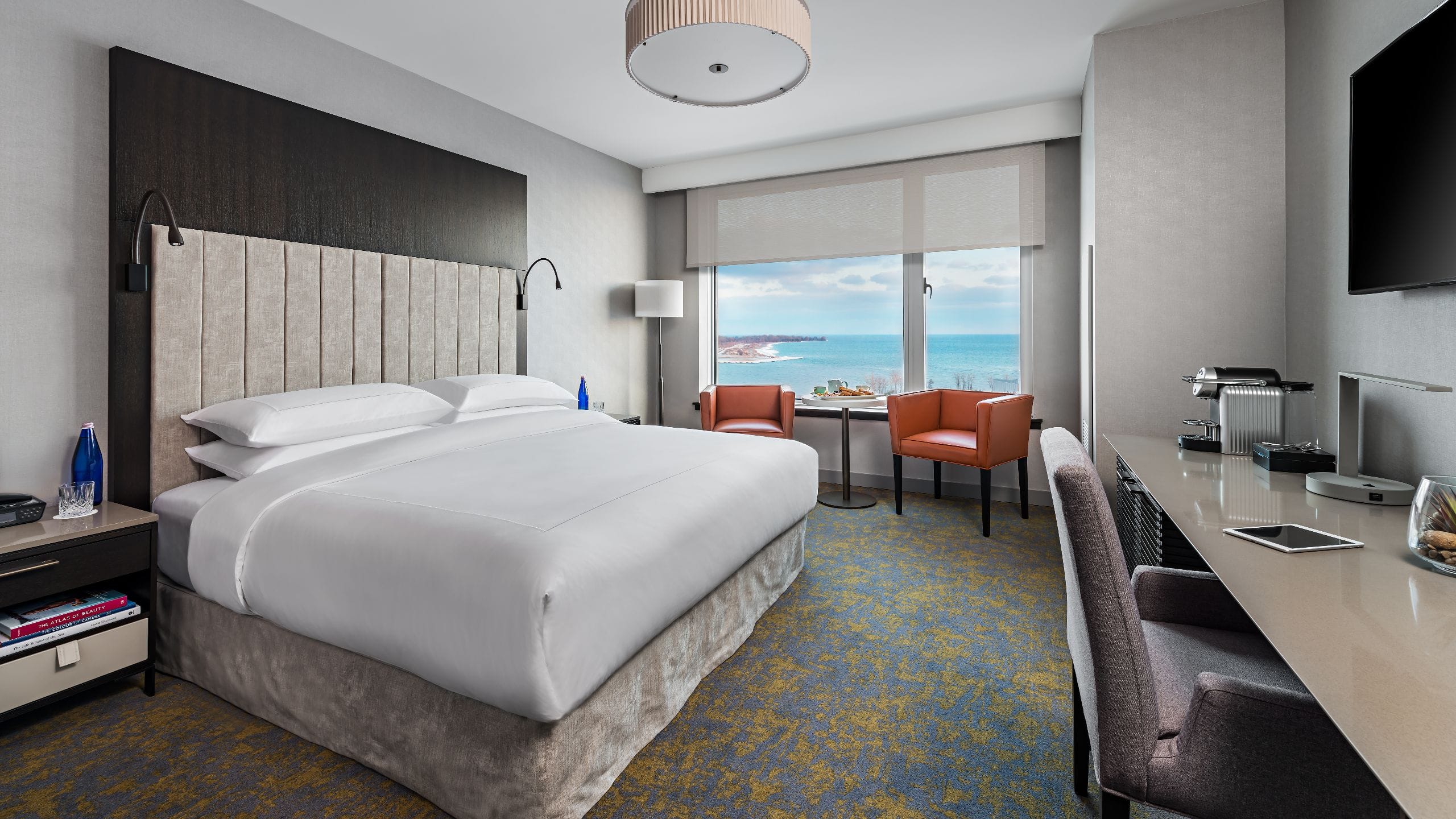 Hotel X Toronto Luxury King Lake View