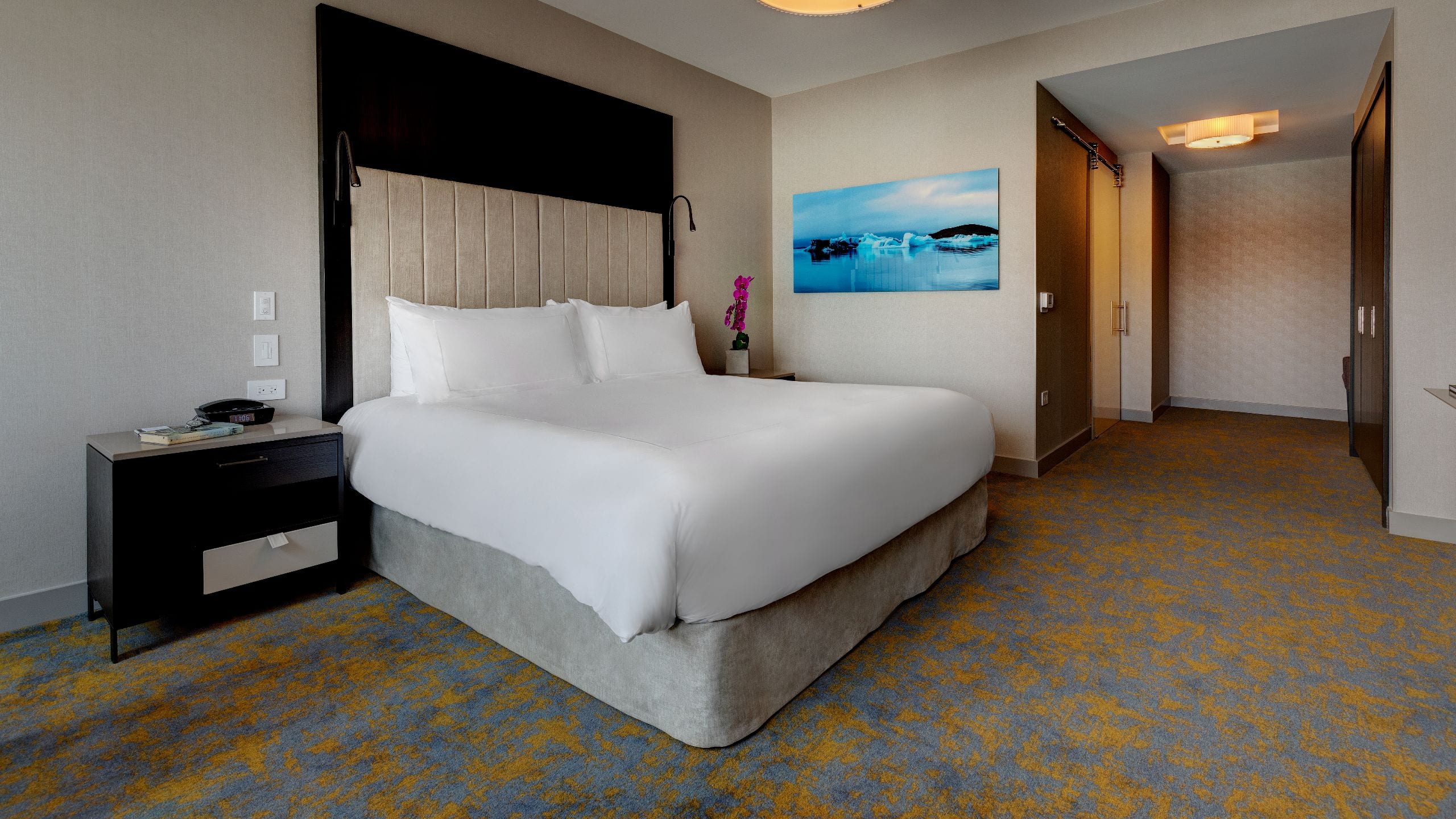 Hotel X Toronto One King Deluxe Accessible Shower Guestroom