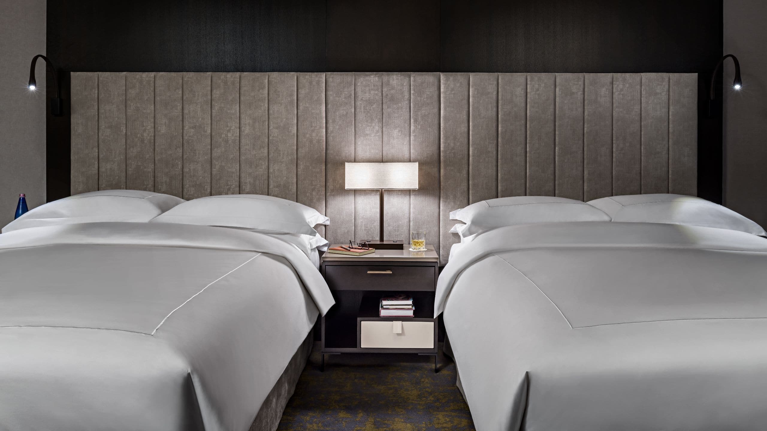 2 de 3 Hotel X Toronto Two Queen Beds Deluxe Guestroom
