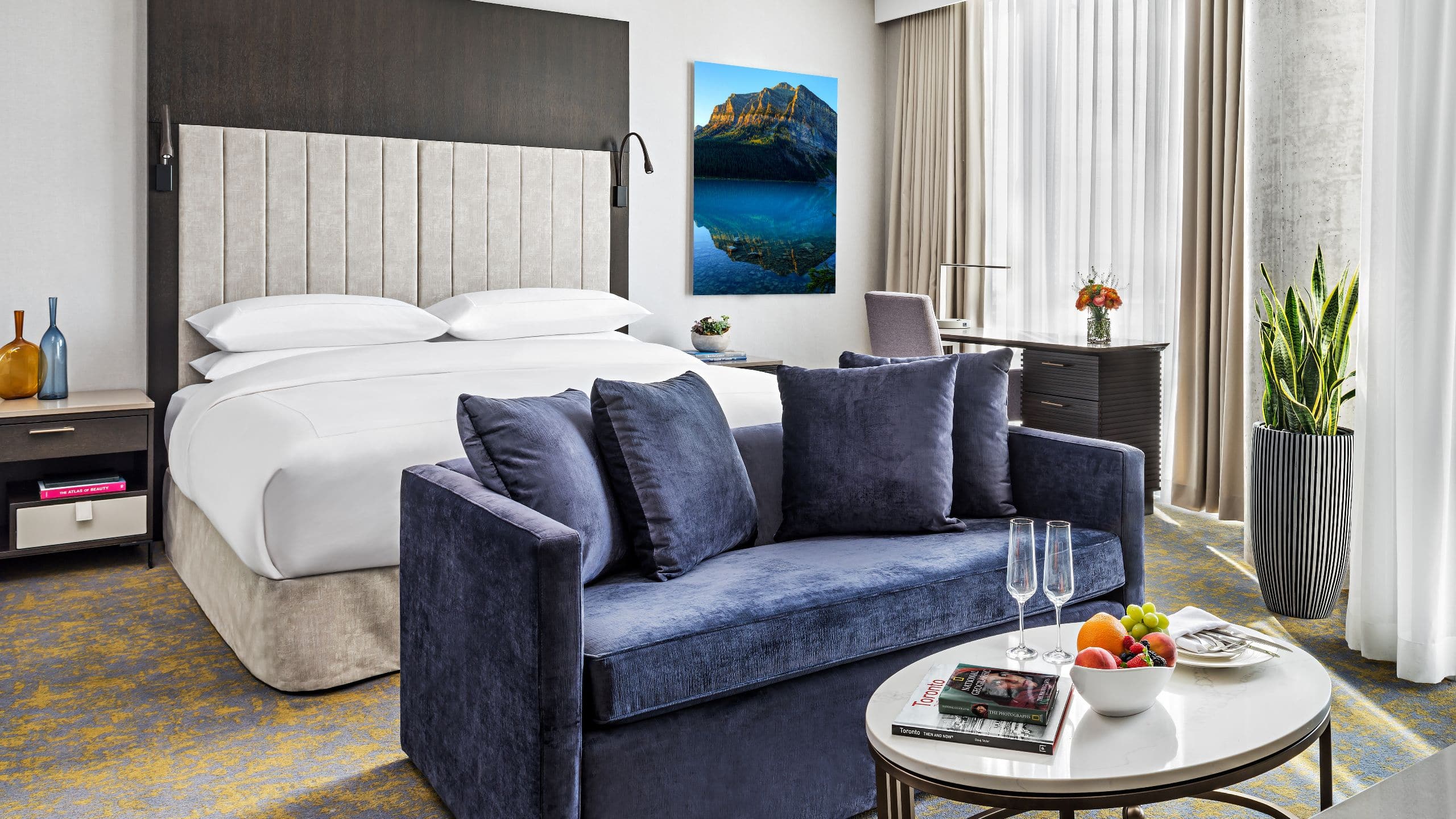 Hotel X Toronto One King Bed Deluxe High Floor