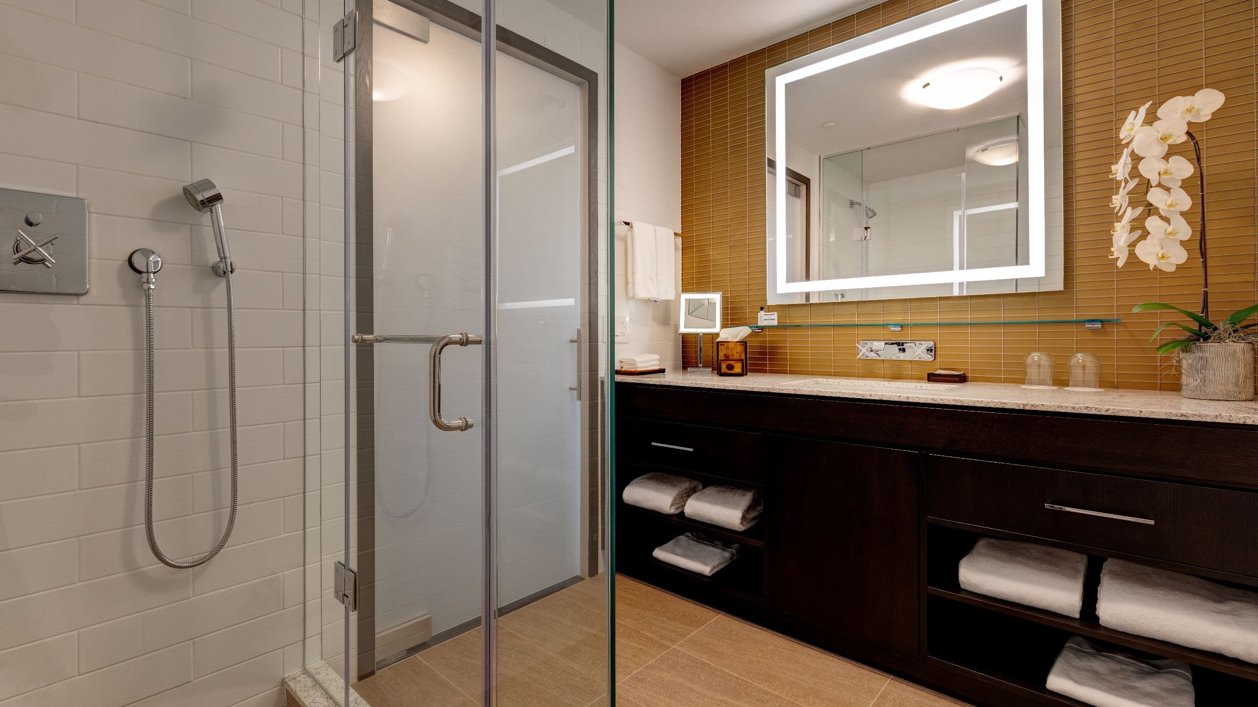 2 de 2 Hotel X Toronto 1 King Bed Bathroom