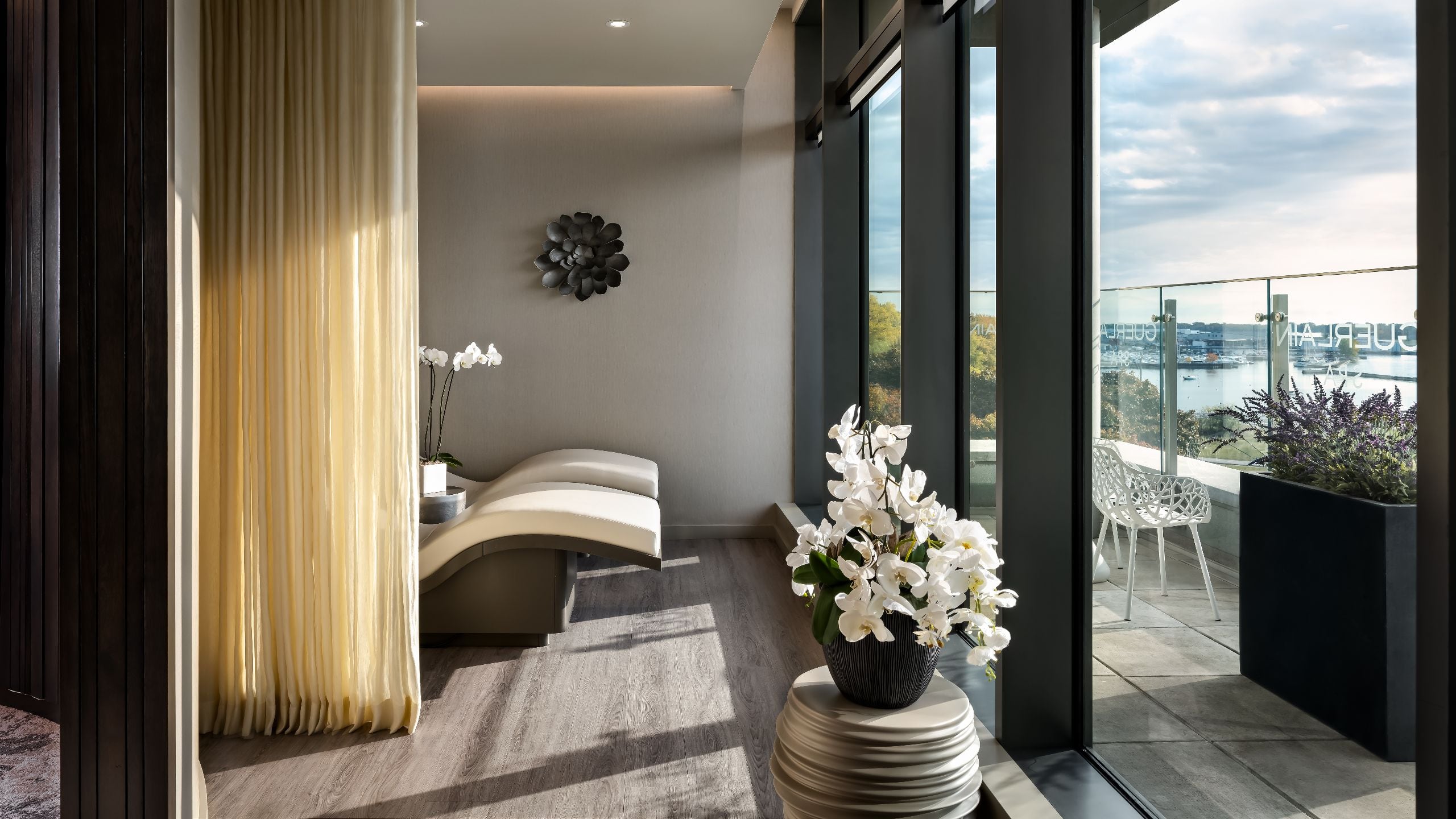 Hotel X Toronto Spa Real Estate Relaxation Lounge Area