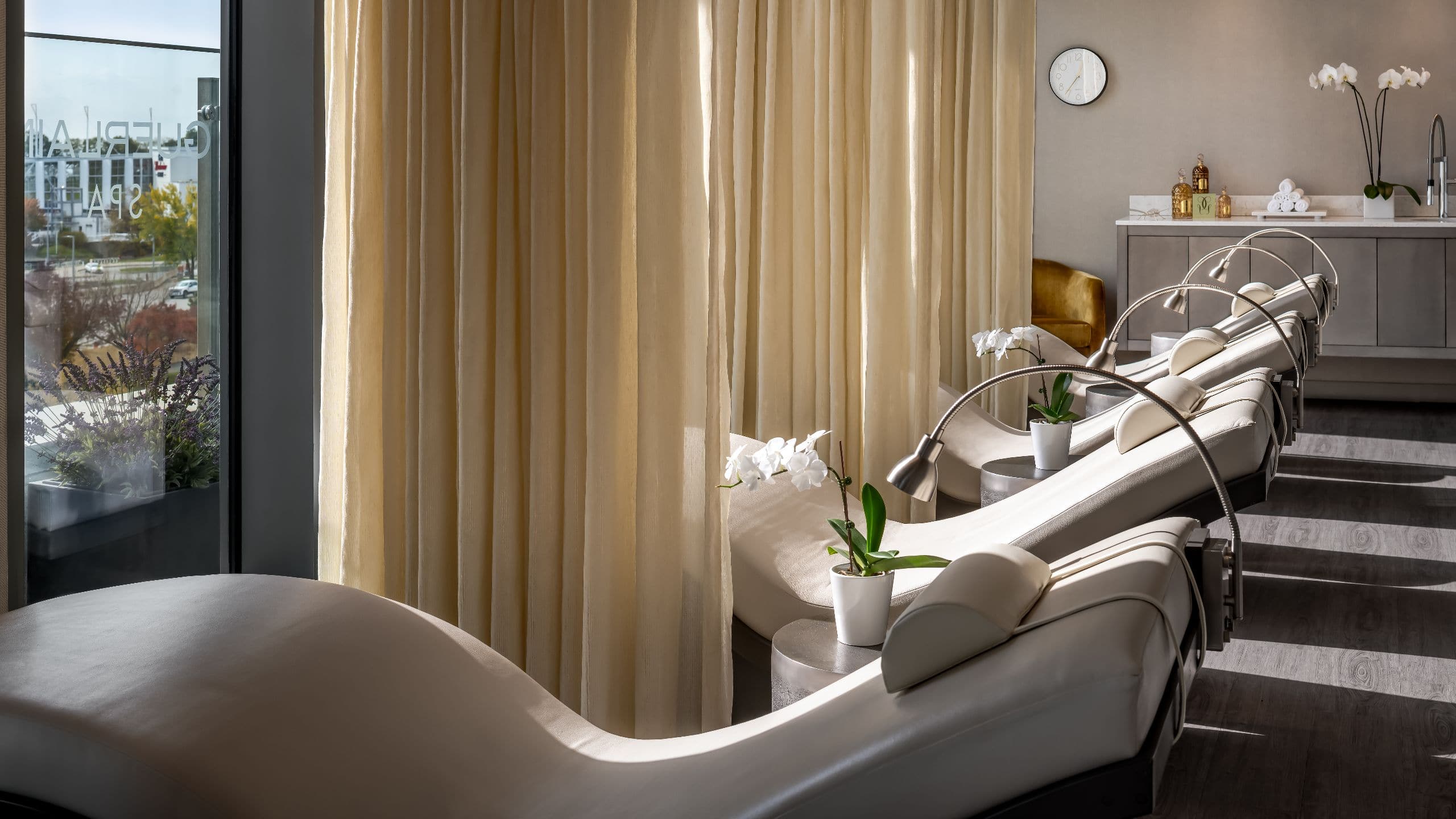 Hotel X Toronto Spa Real Estate Relaxation Lounge