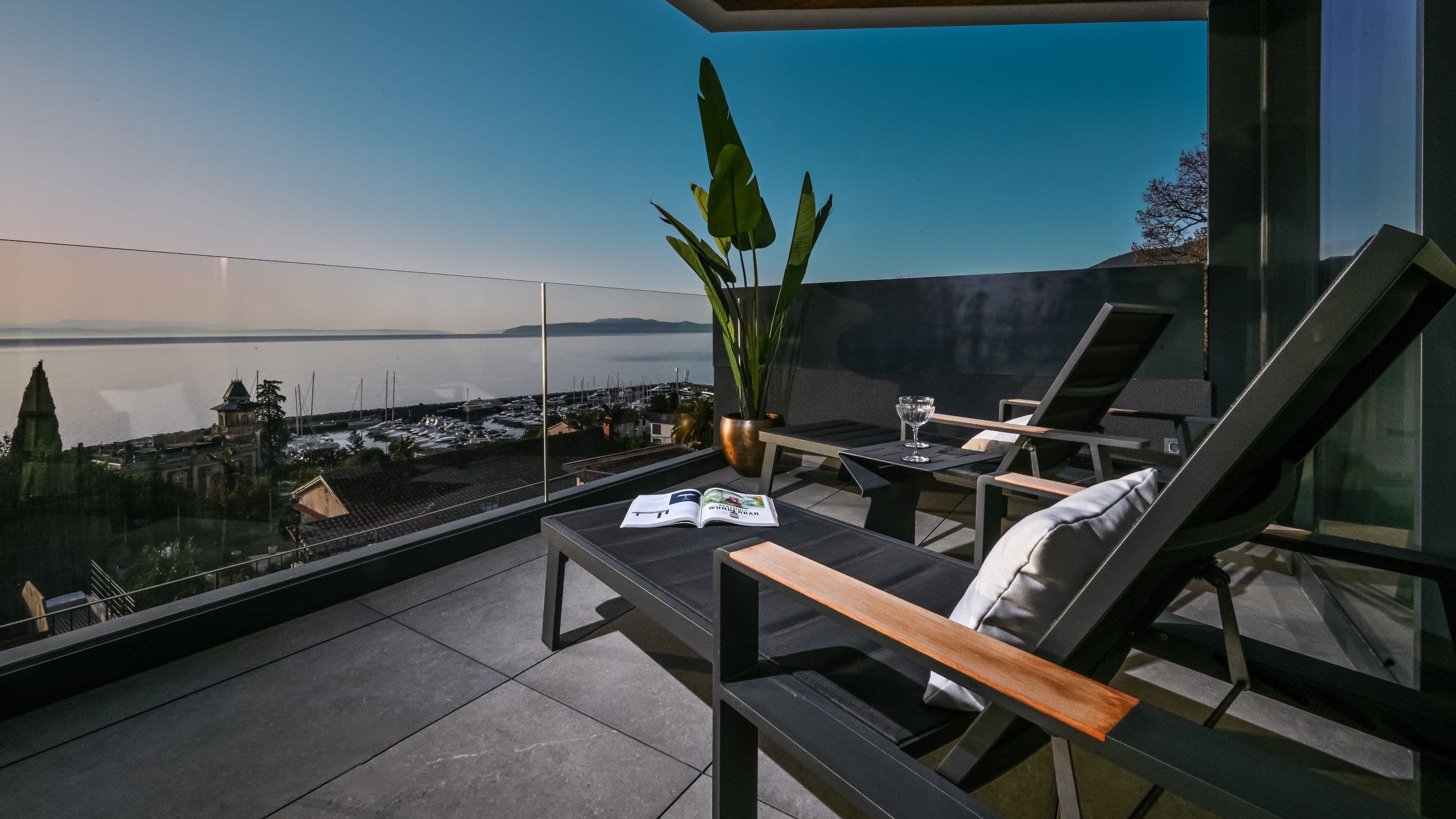 Sealeven Hotel & Residences Sealeven Terrace Lounger