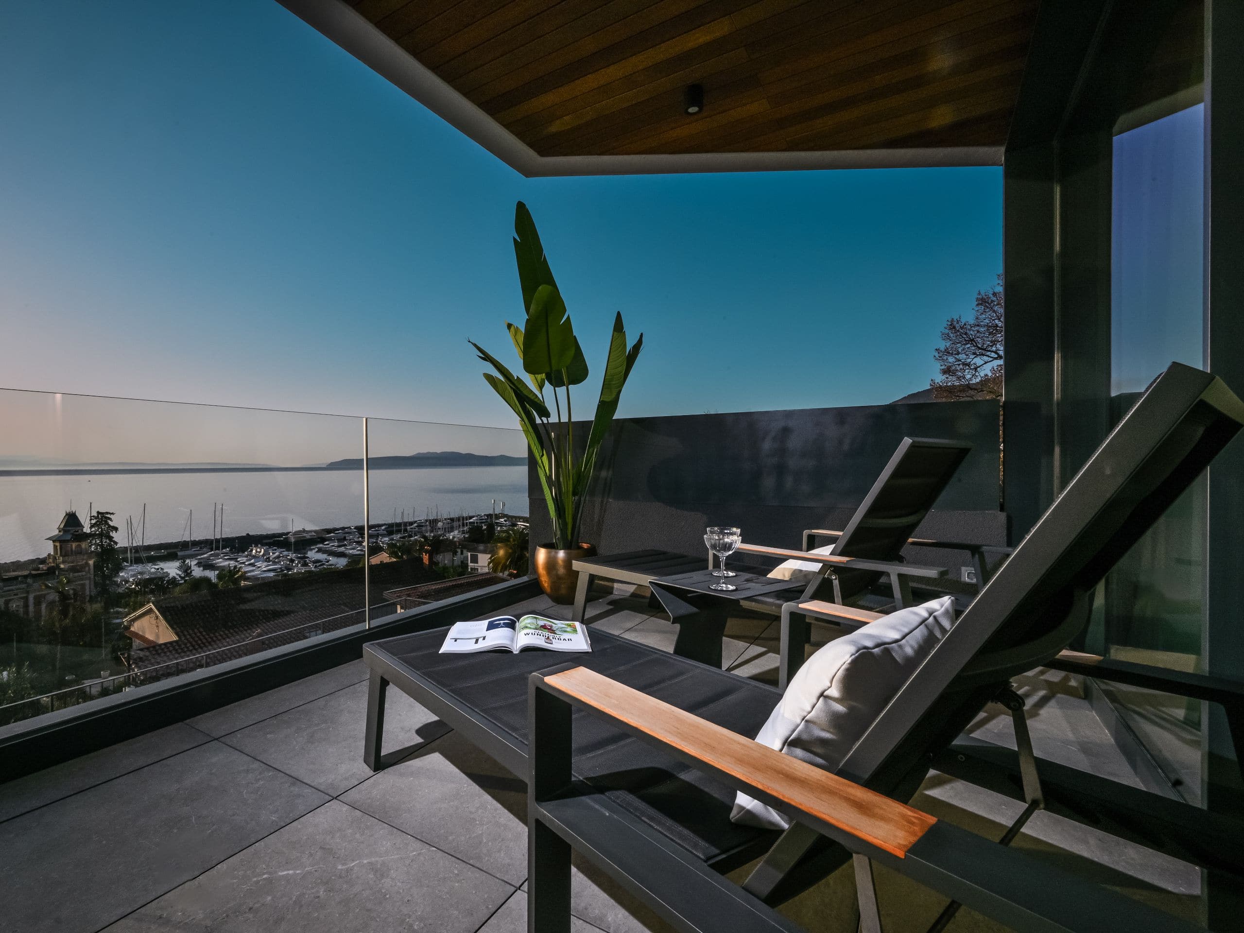 Sealeven Hotel & Residences