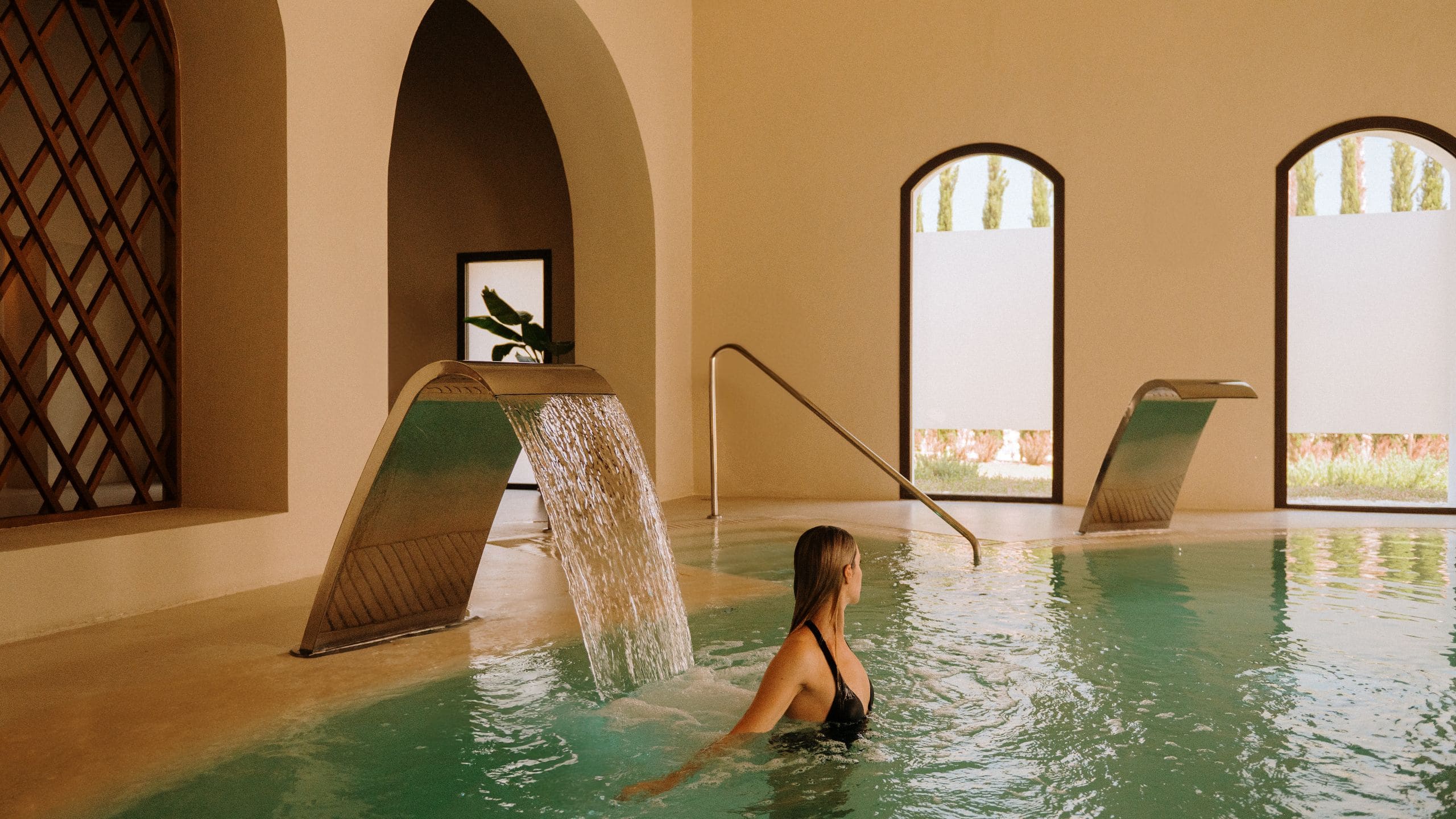 La Zambra Resort Woman In Spa Pool