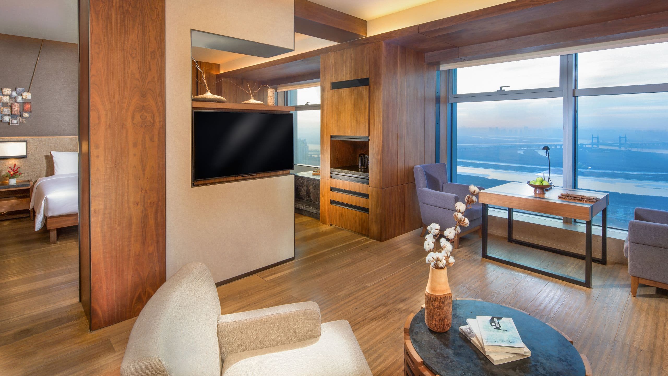 1 von 2 AOLUGUYA Cloudspire Haven Deluxe King Bed Living Room