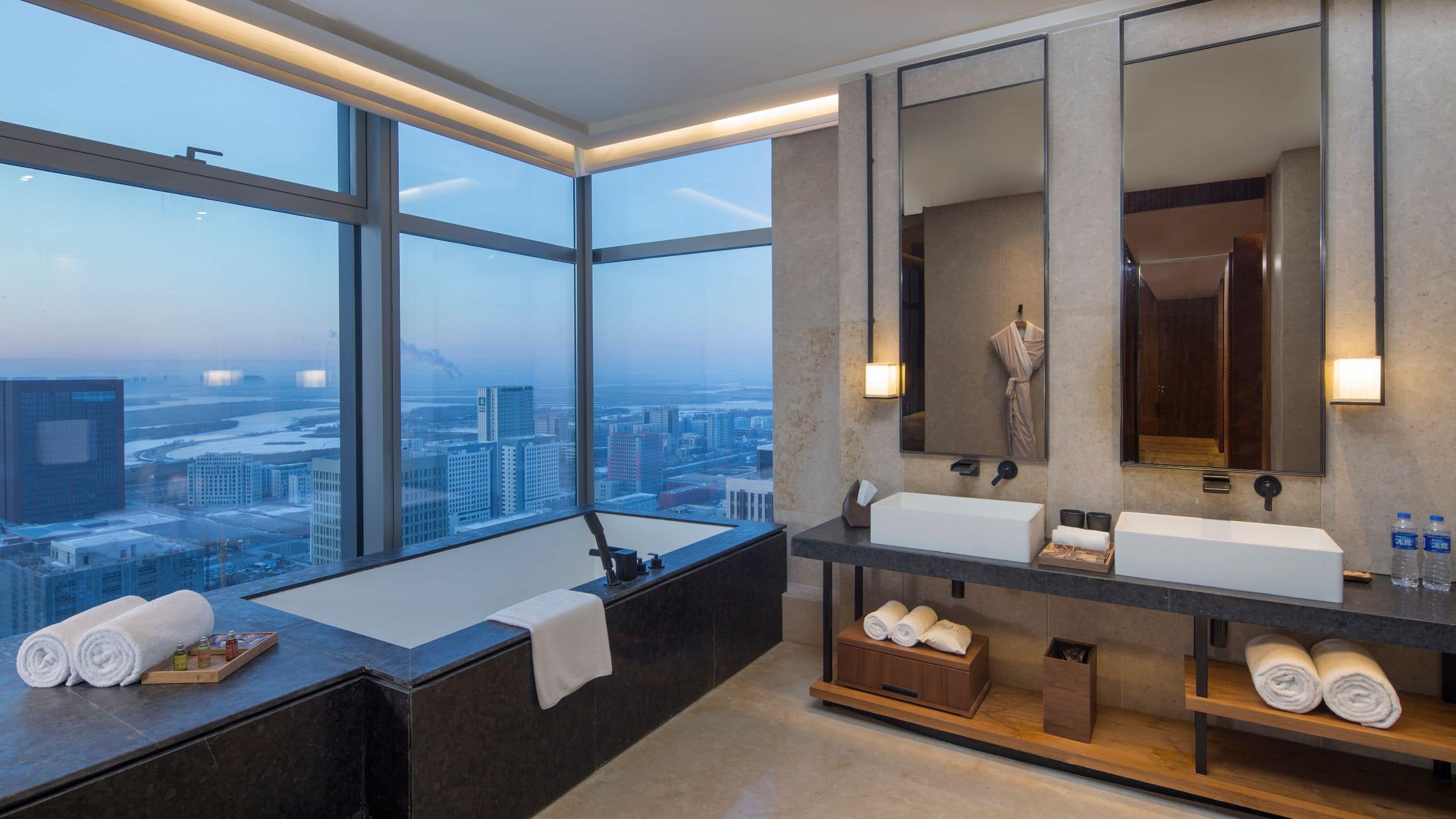 3 von 3 AOLUGUYA Luar Ebrace Suite Twin Bed Bathroom