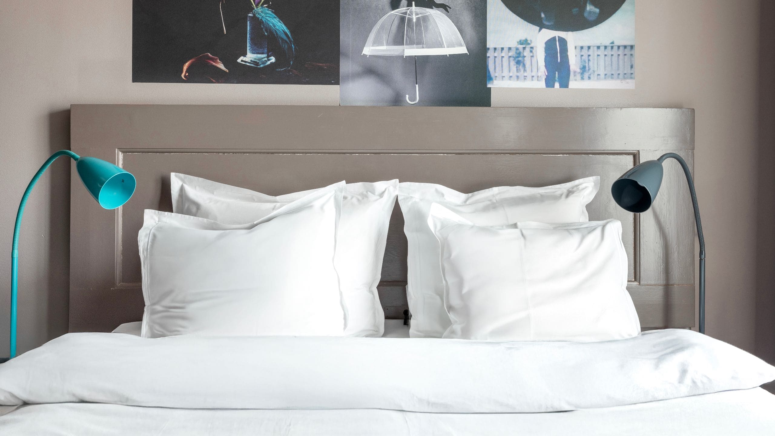 2 von 6 Story Hotel Signalfabriken Queen Bed Room Bed Close Up