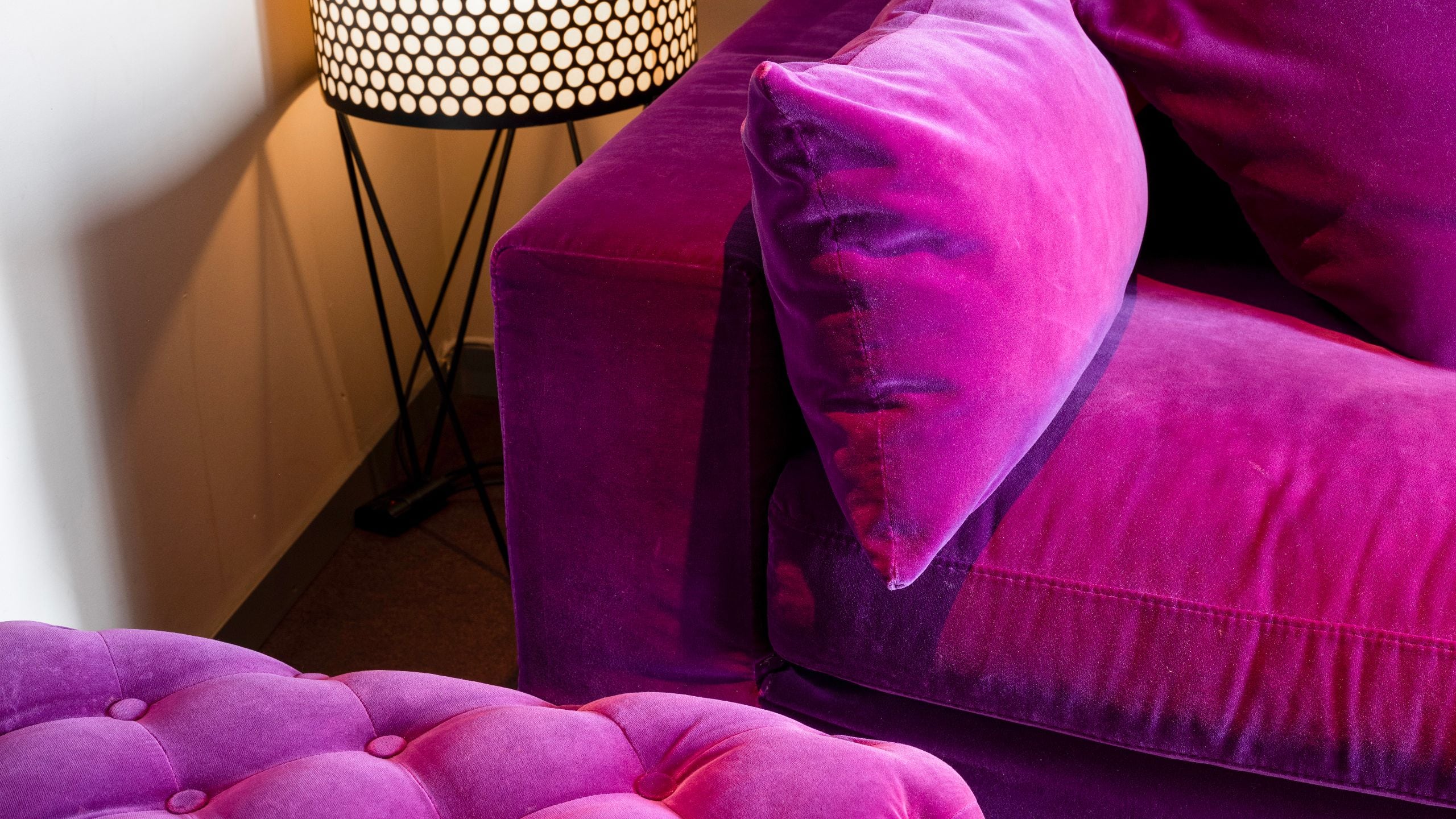 5 von 8 Story Hotel Signalfabriken Family Loft Sofa Details