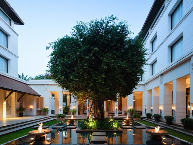 Luxury hotel in Siem Reap Suite outdoor shower