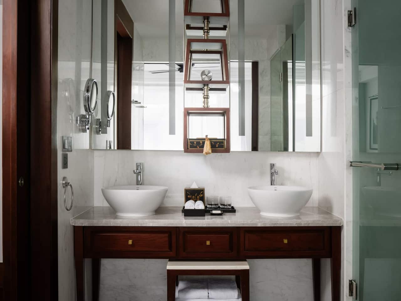 Luxury hotel in Siem Reap Park King Bathroom