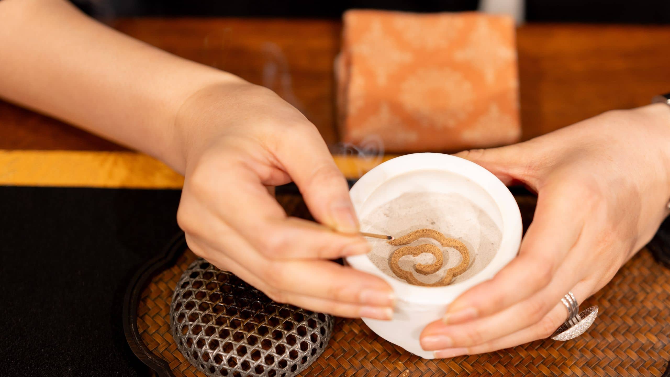 Alila Shanghai Alila Moments Chinese Incense Making
