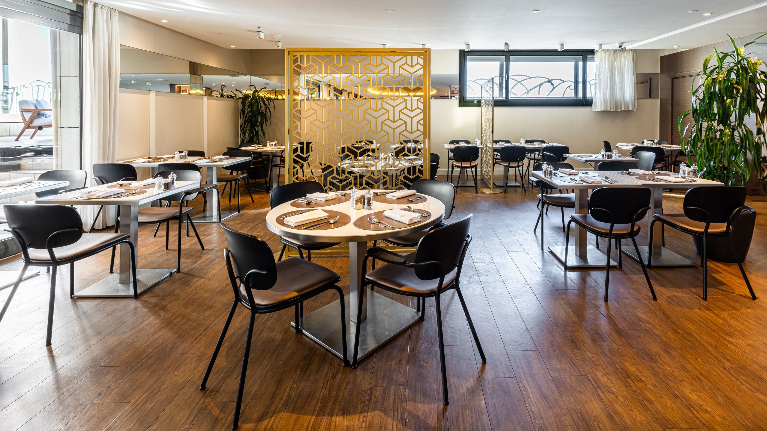 Hyatt Regency Nice Palais de la Méditerranée Madison Meeting Room Table