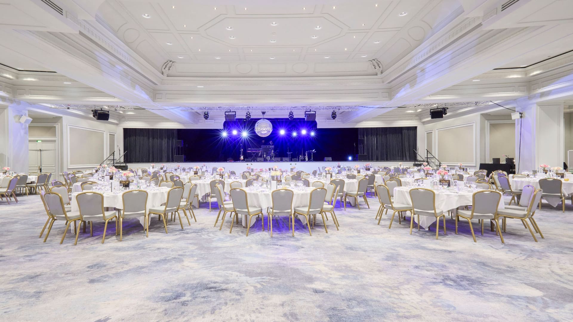 2 of 4 Hyatt Regency Nice Palais de la Méditerranée Salon Riviera Overview