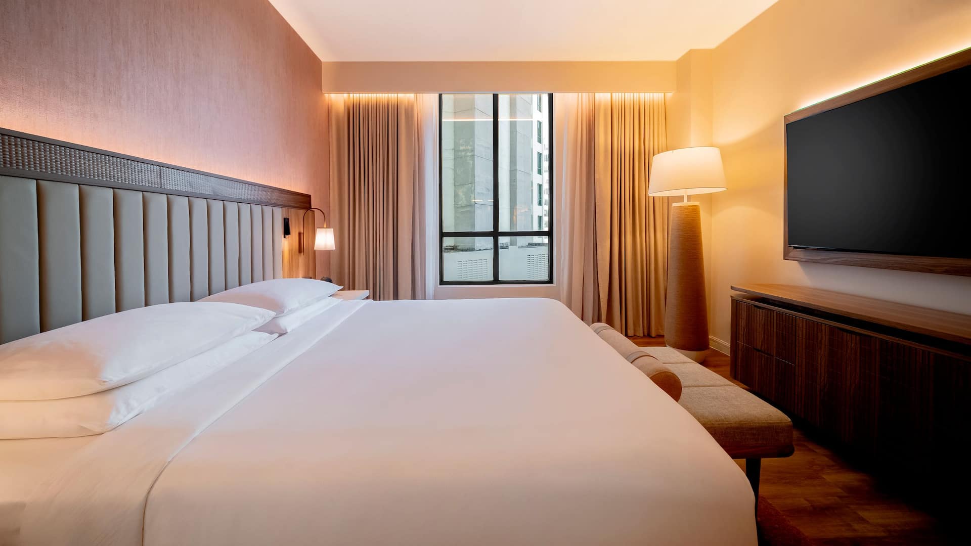 Hyatt Regency Panama City King Bed Tv