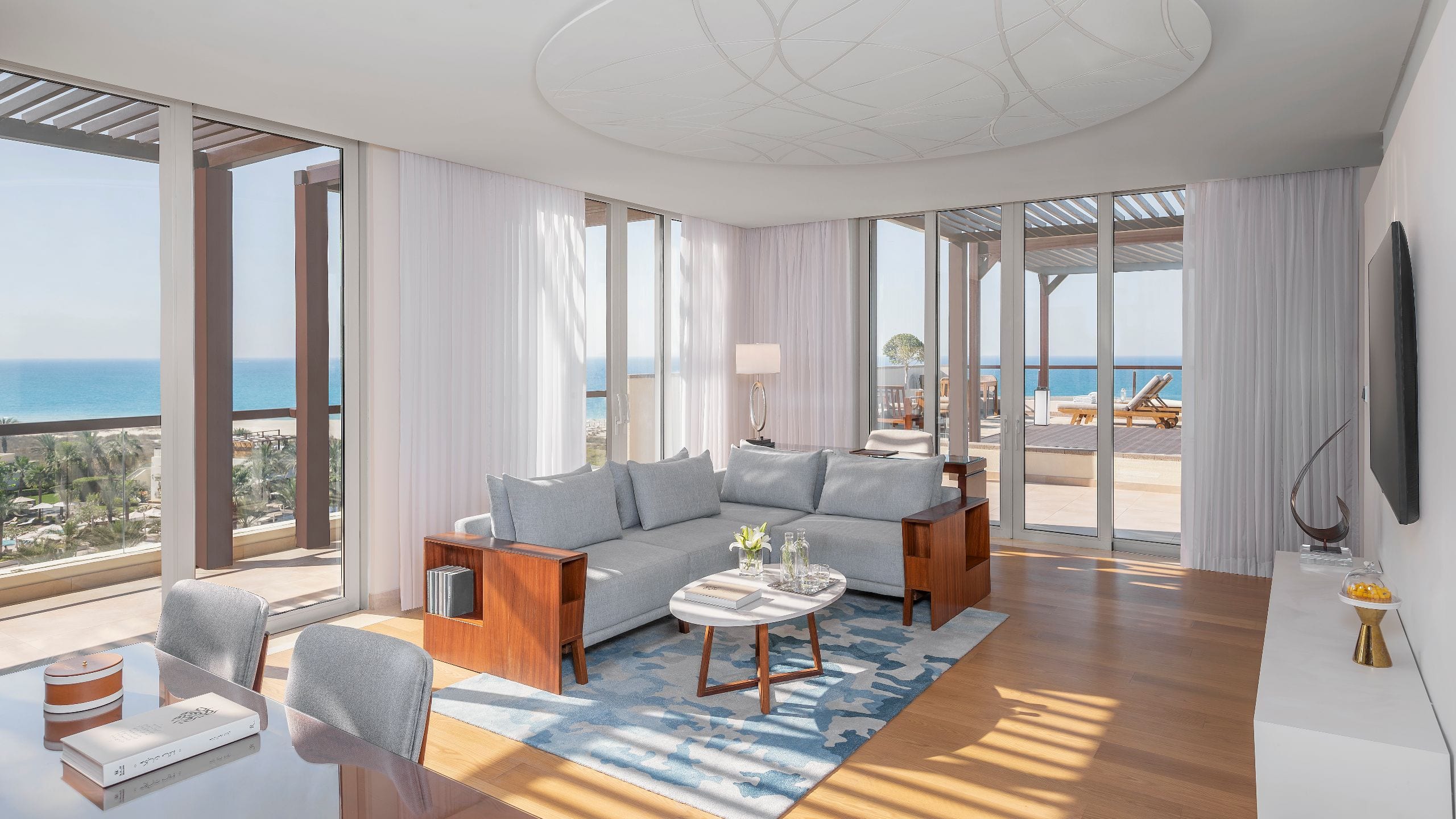 1 de 10 Park Hyatt Abu Dhabi Hotel and Villas Park Oceanview Terrace Suite Livingroom