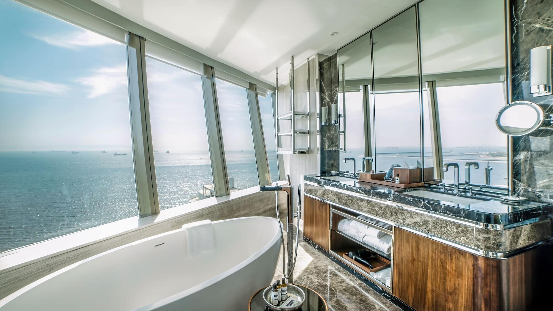 2 de 7 Hyatt Regency Istanbul Ataköy Marmara Suite Bathroom