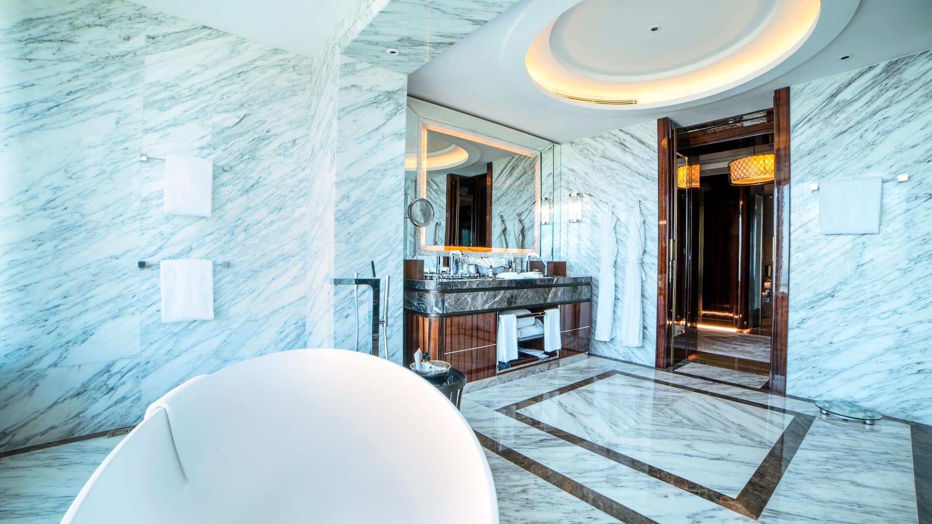 6 de 7 Hyatt Regency Istanbul Ataköy Presidential Suite Bathroom Tub