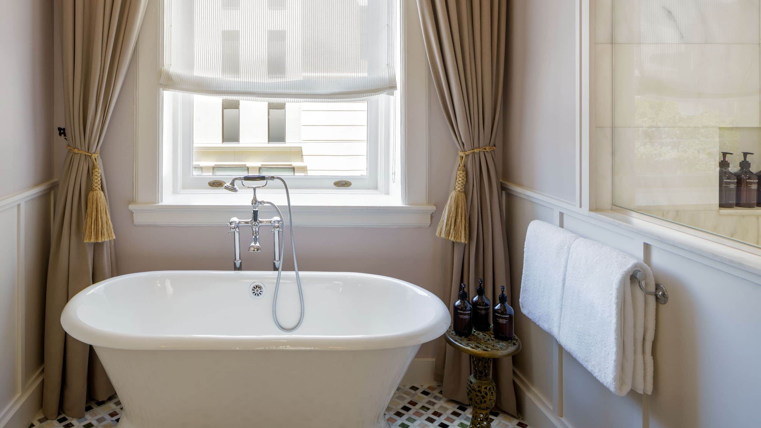 2 of 4 Maison Métier Luxury King Bathtub