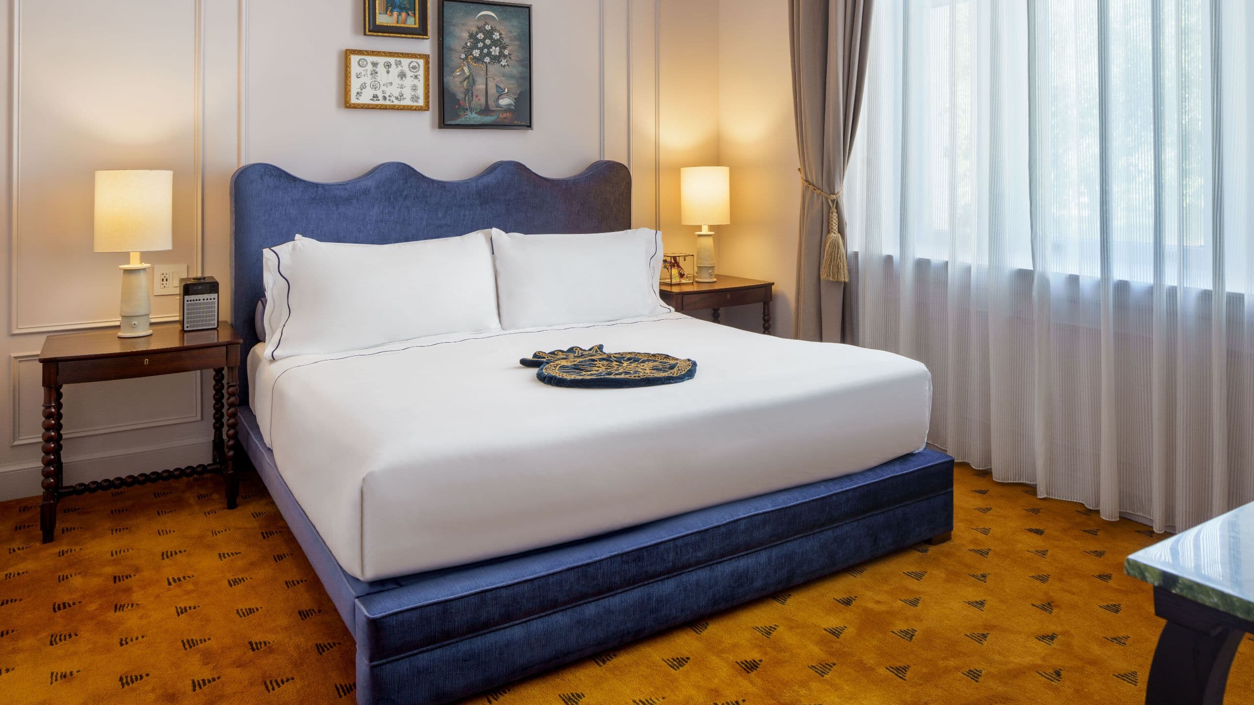 Maison Métier One Bedroom King Suite Accessible Bedroom