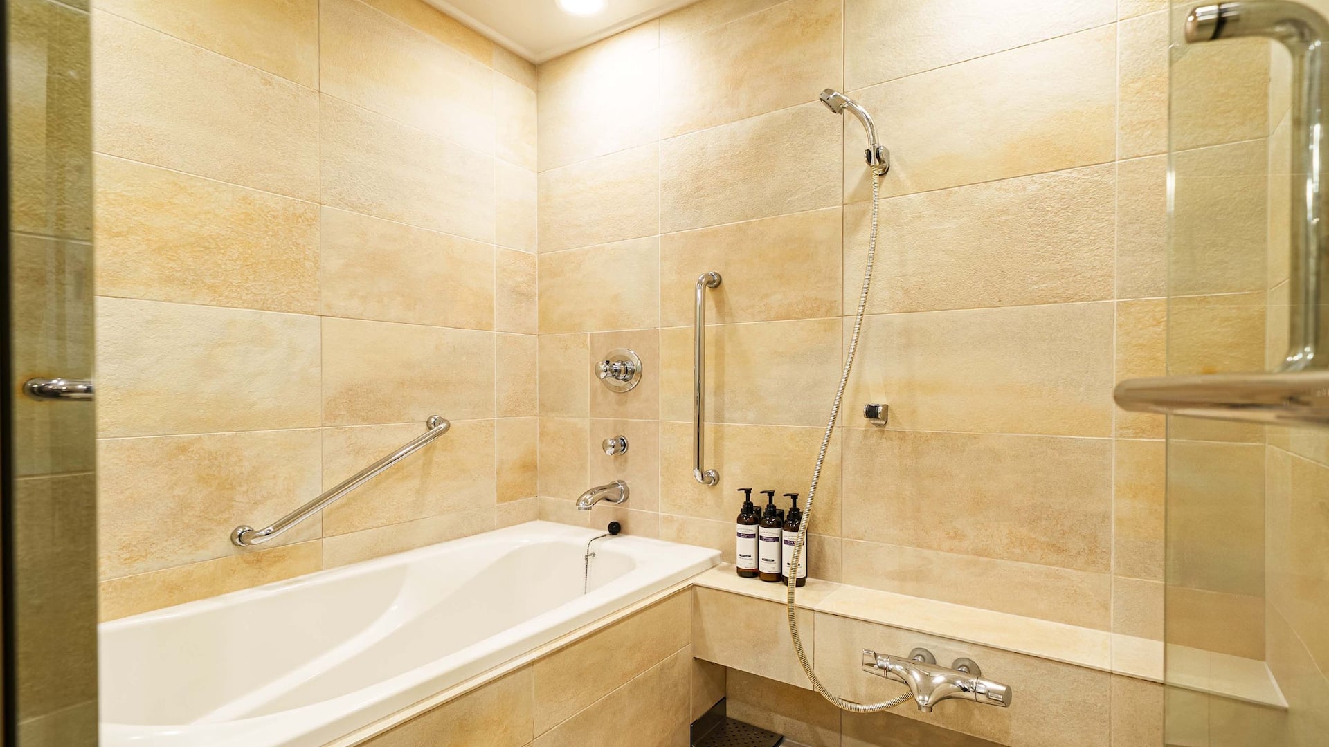 第 4，共 5 Hyatt Regency Hakone Resort and Spa Twin Beds Deluxe Bathroom Bathtub