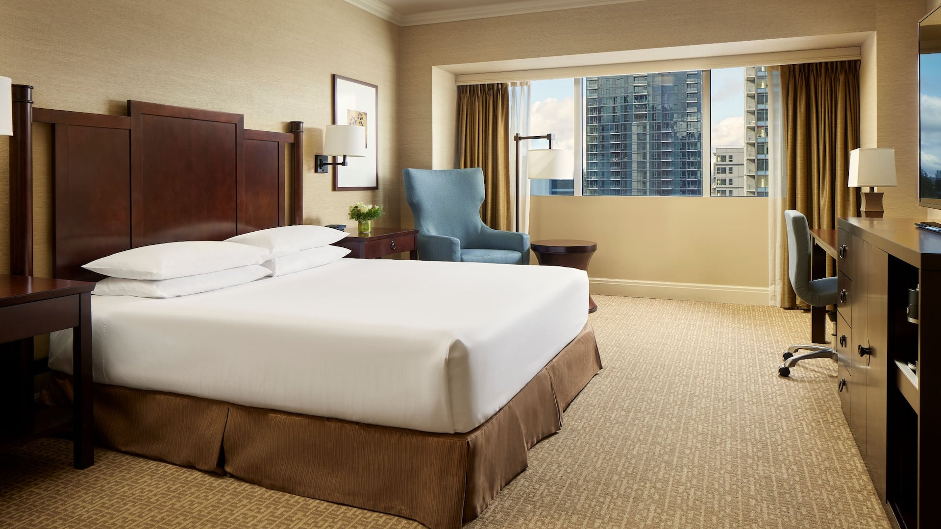 1/2 Hyatt Regency Bellevue on Seattle's Eastside One King Bed Accessible Shower