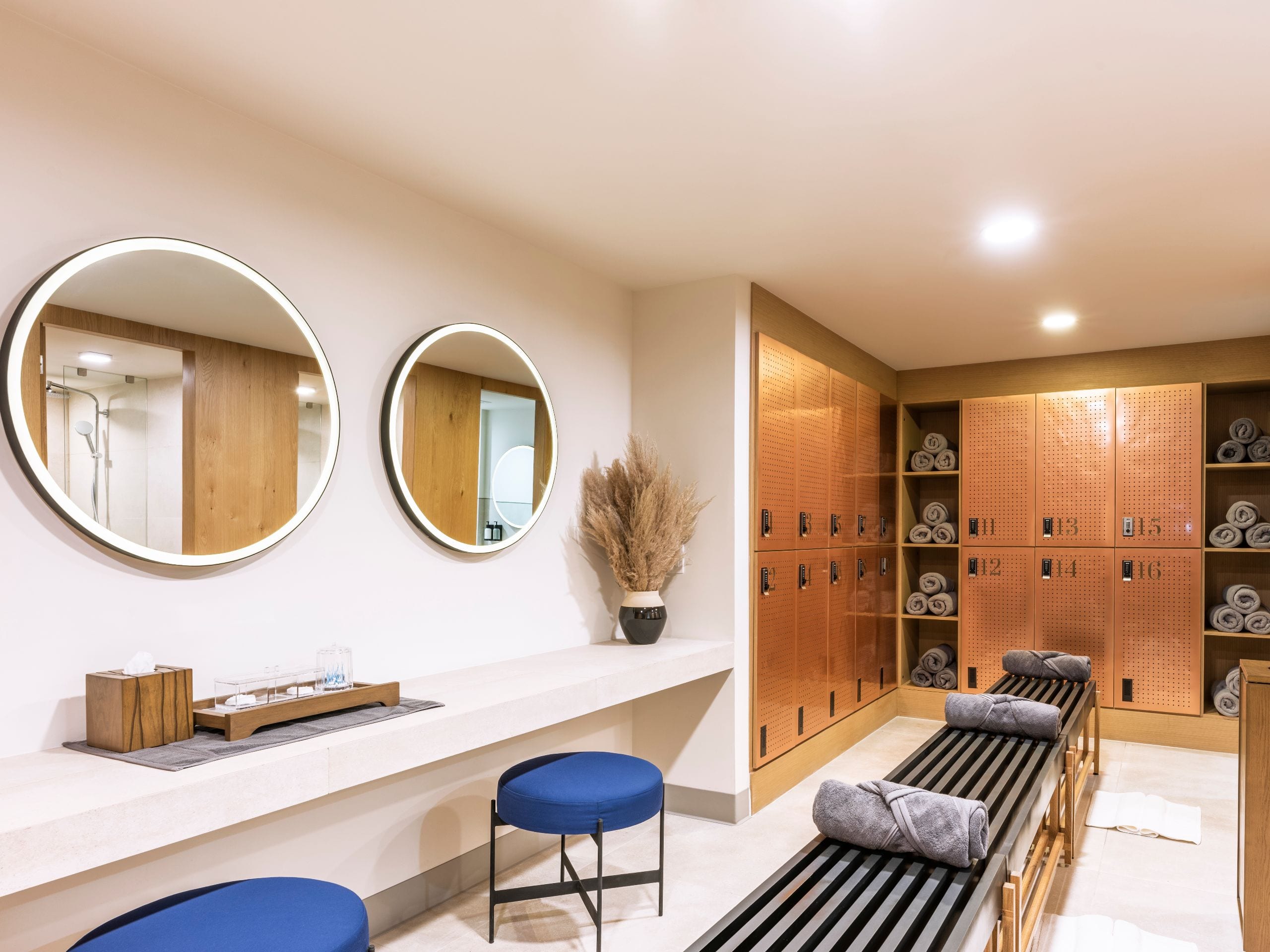 Andaz Mexico City Condesa Pasana Wellness Spa Gym Locker Room Bench