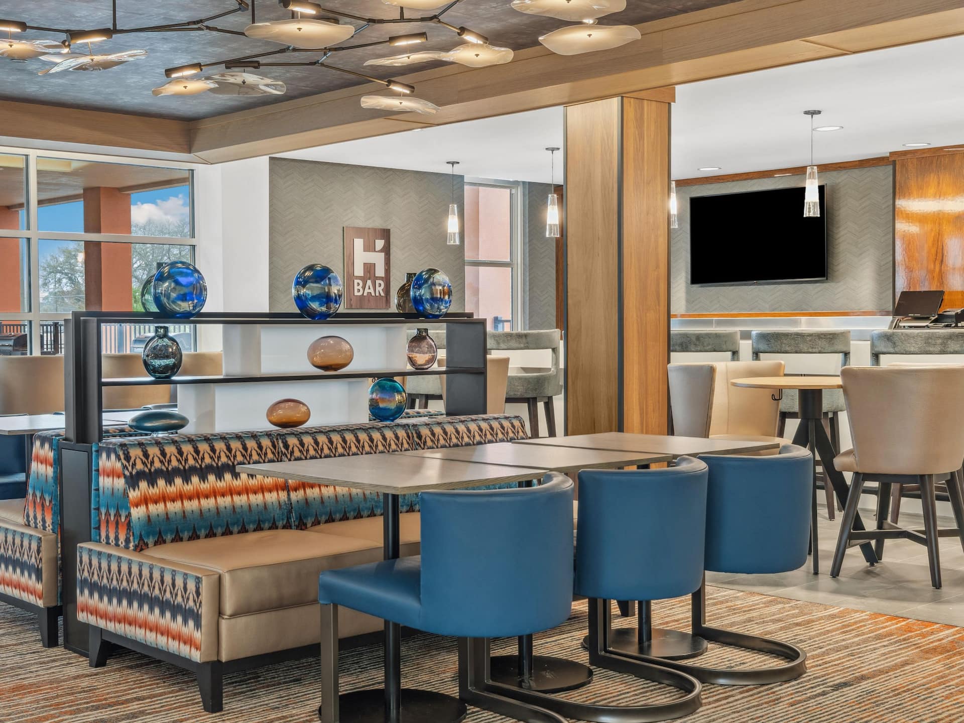 Hyatt House Orlando / International Drive H Bar Sitting Area