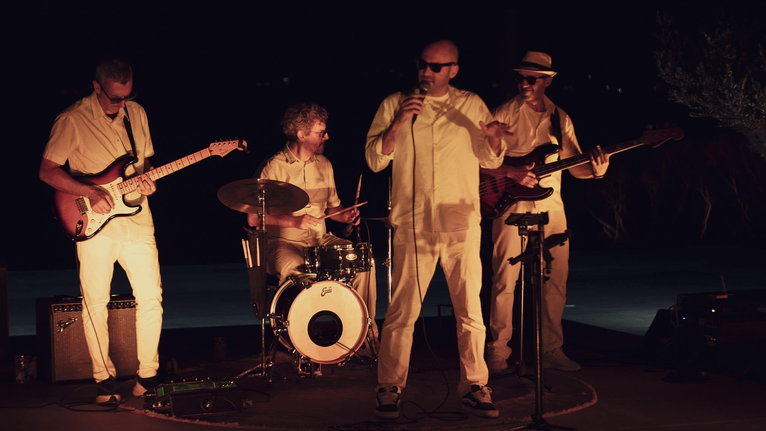 Zelia Halkidiki Live Band By The Fire At Night