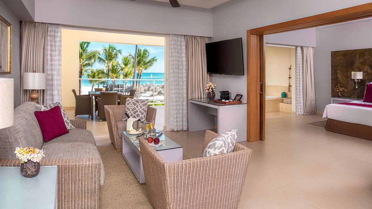 Preferred Club Master Suite Ocean Front Living Room