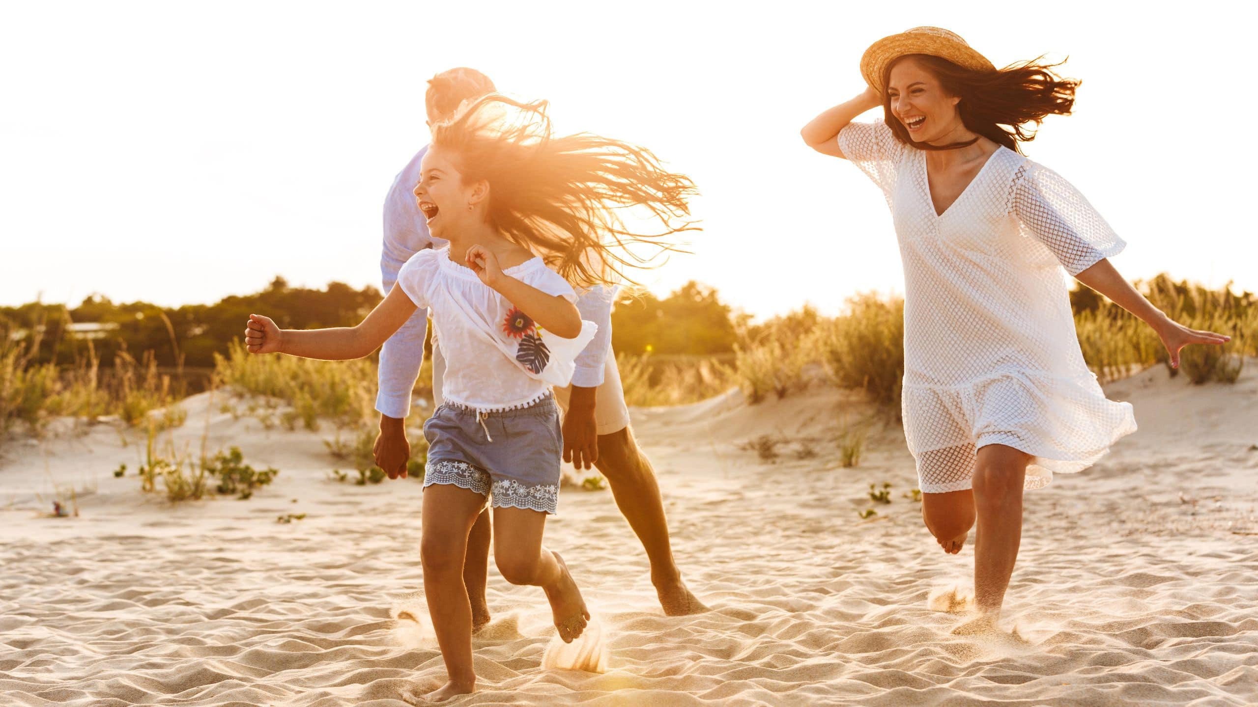 Sarena de Muro Resort Mallorca Family Running On The Beach