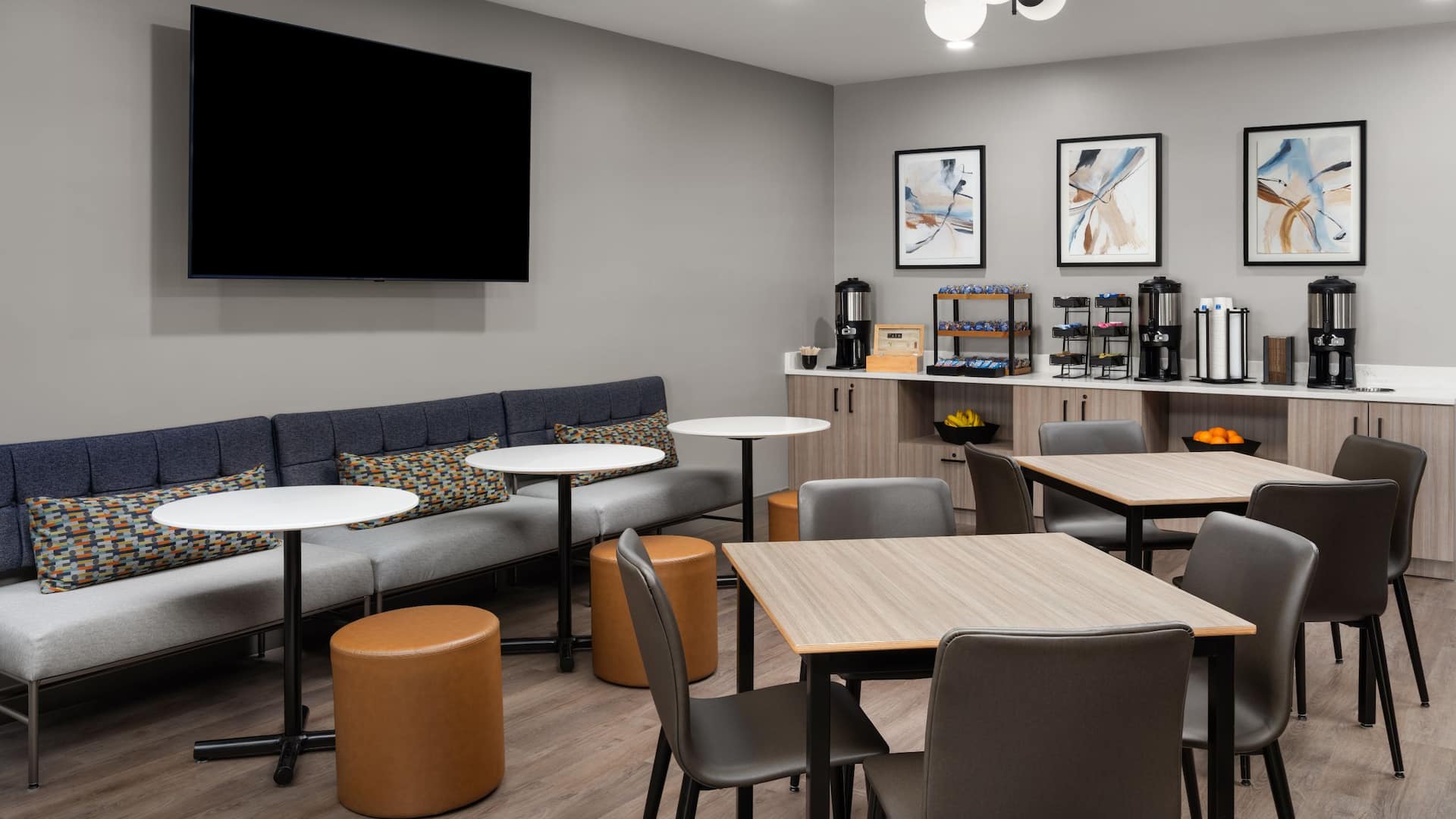 Hyatt Studios Mobile / Tillmans Corner Breakfast Seating