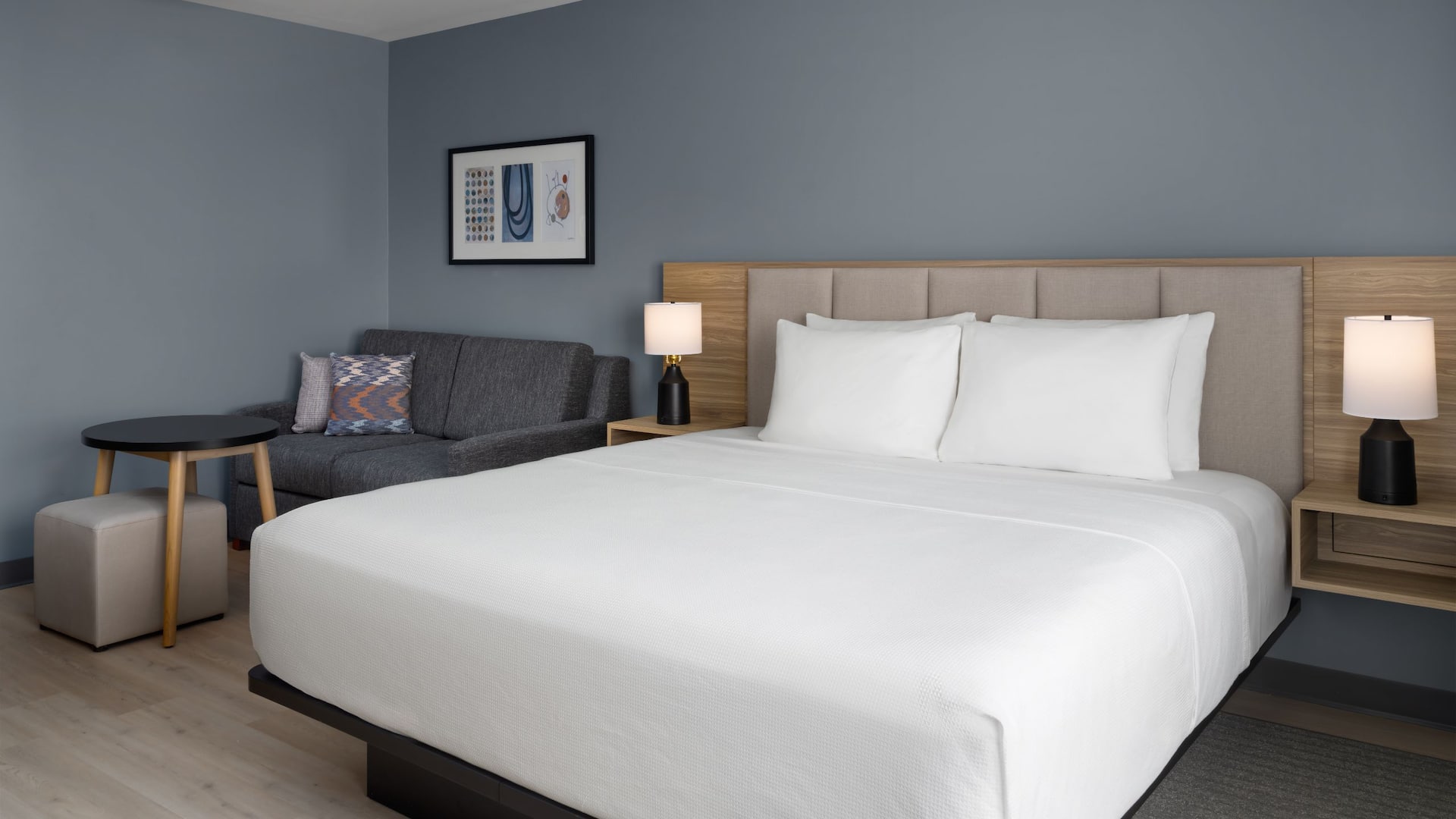 Hyatt Studios Mobile / Tillmans Corner King Studio Bed And Seating Area