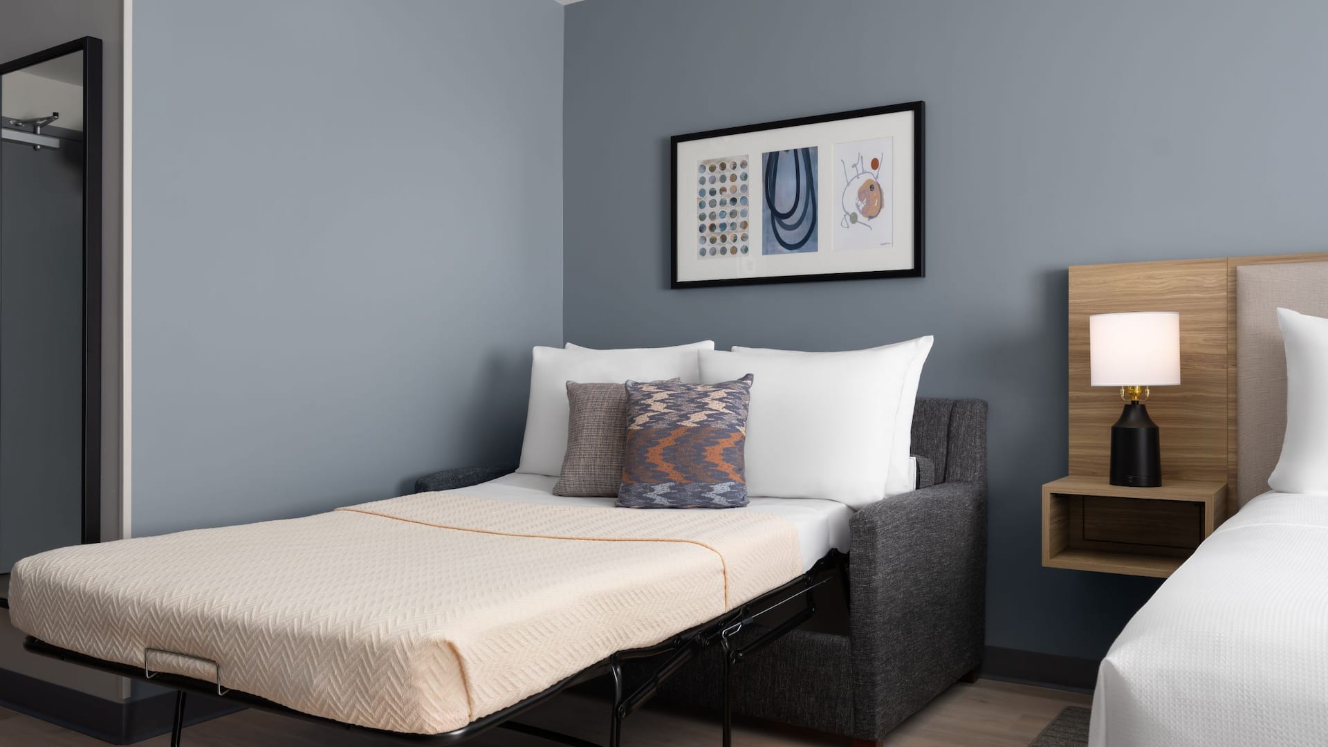 Hyatt Studios Mobile / Tillmans Corner Sofa Bed