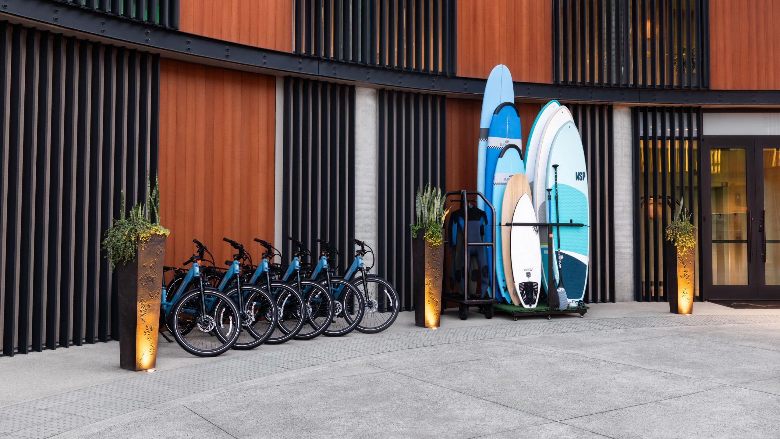 Alila Marea Beach Resort Encinitas Ebike Fleet And Surf Boards On Front Drive