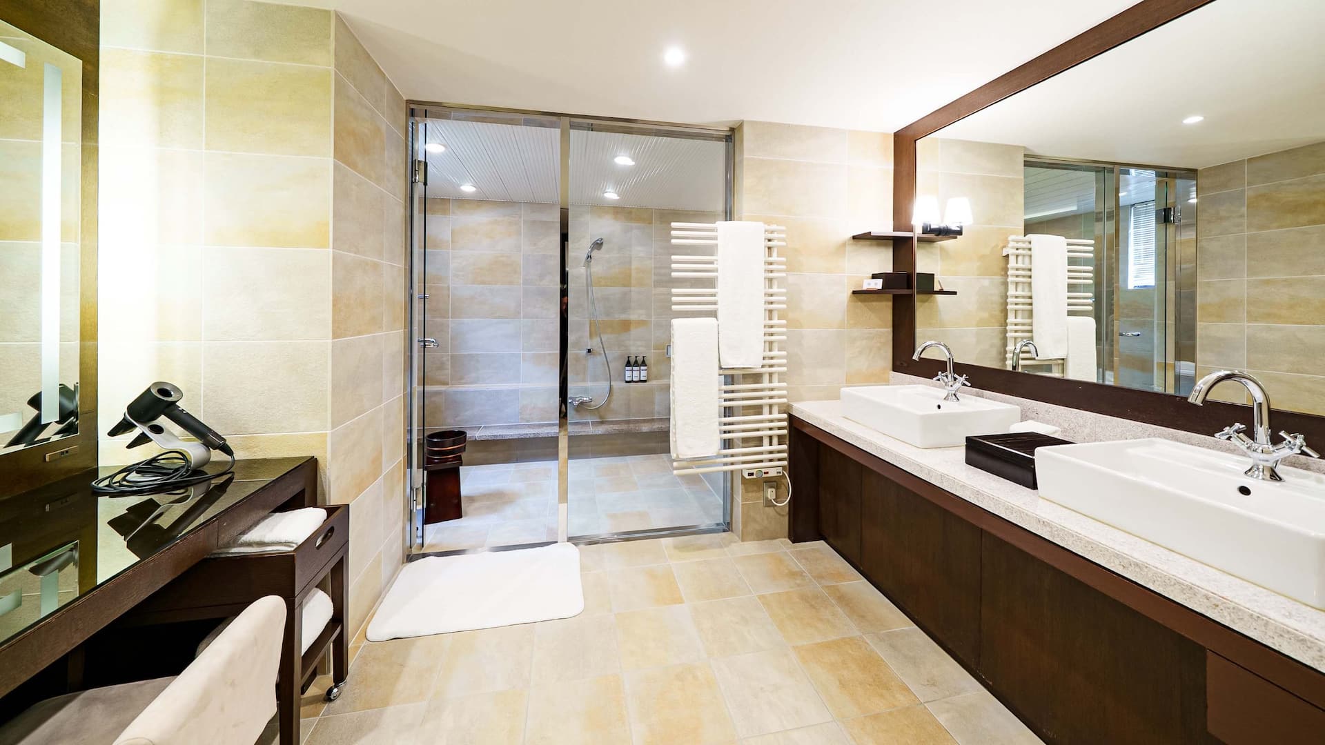 第 4，共 4 Hyatt Regency Hakone Resort and Spa Regency Suite Two Twin Beds Tatami Living Washstand