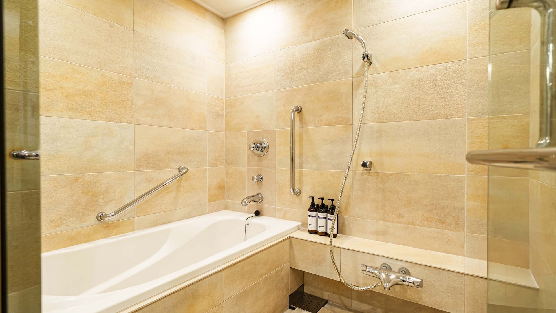 第 3，共 4 Hyatt Regency Hakone Resort and Spa Two Twin Beds Mountain View Bathtub