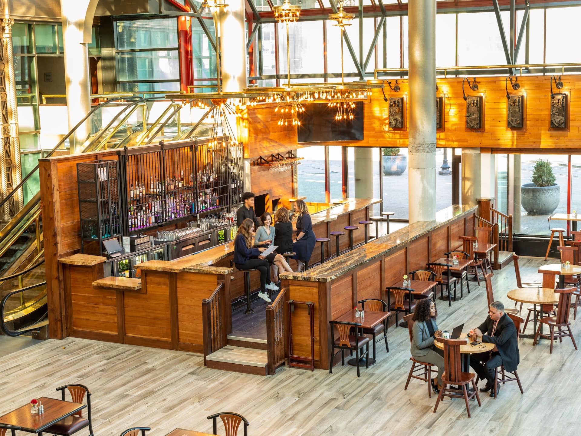 Hyatt Regency Buffalo / Hotel and Conference Center Atrium Bar Guests